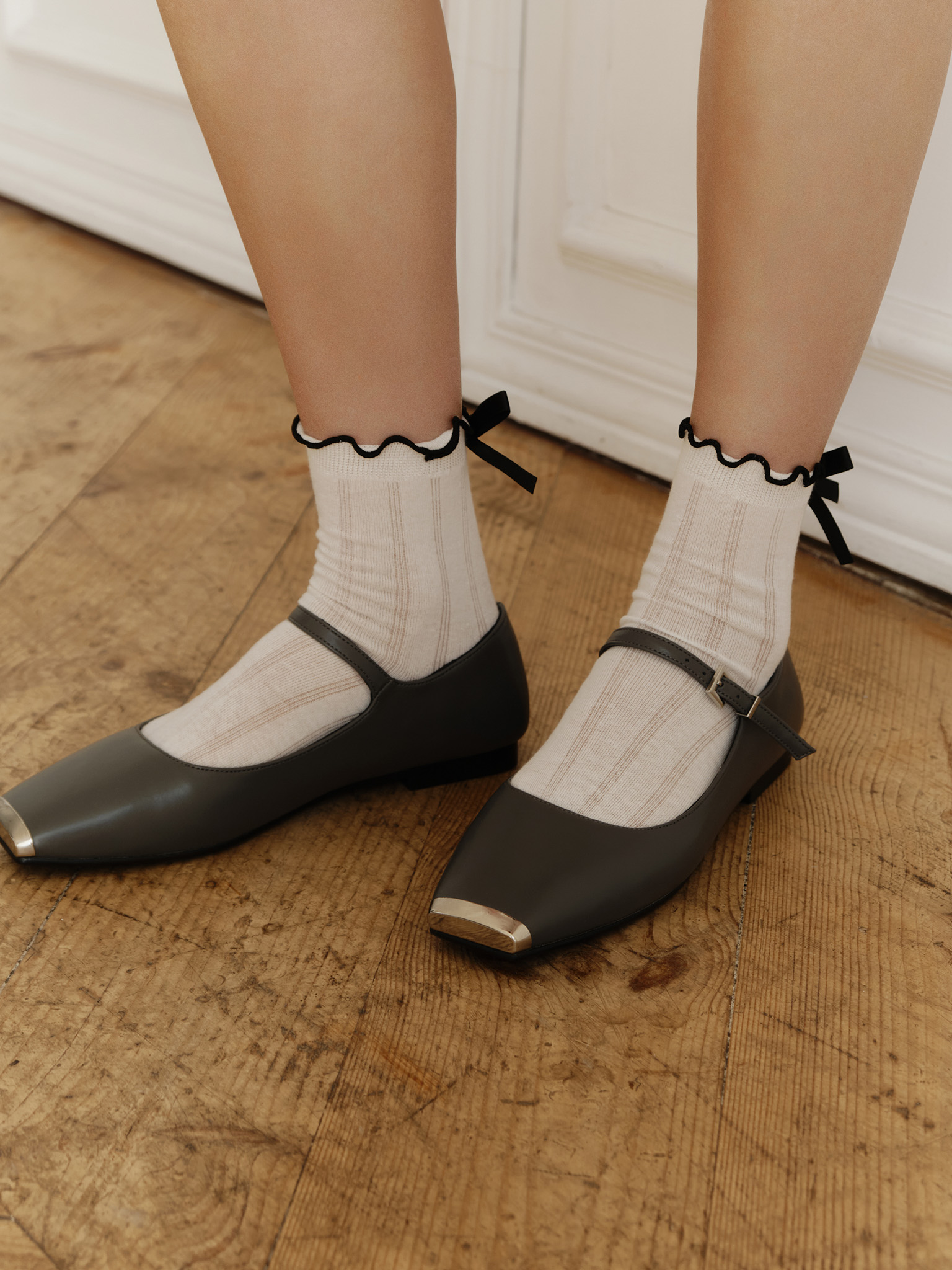 Sock set with contrast edging and bows at the back