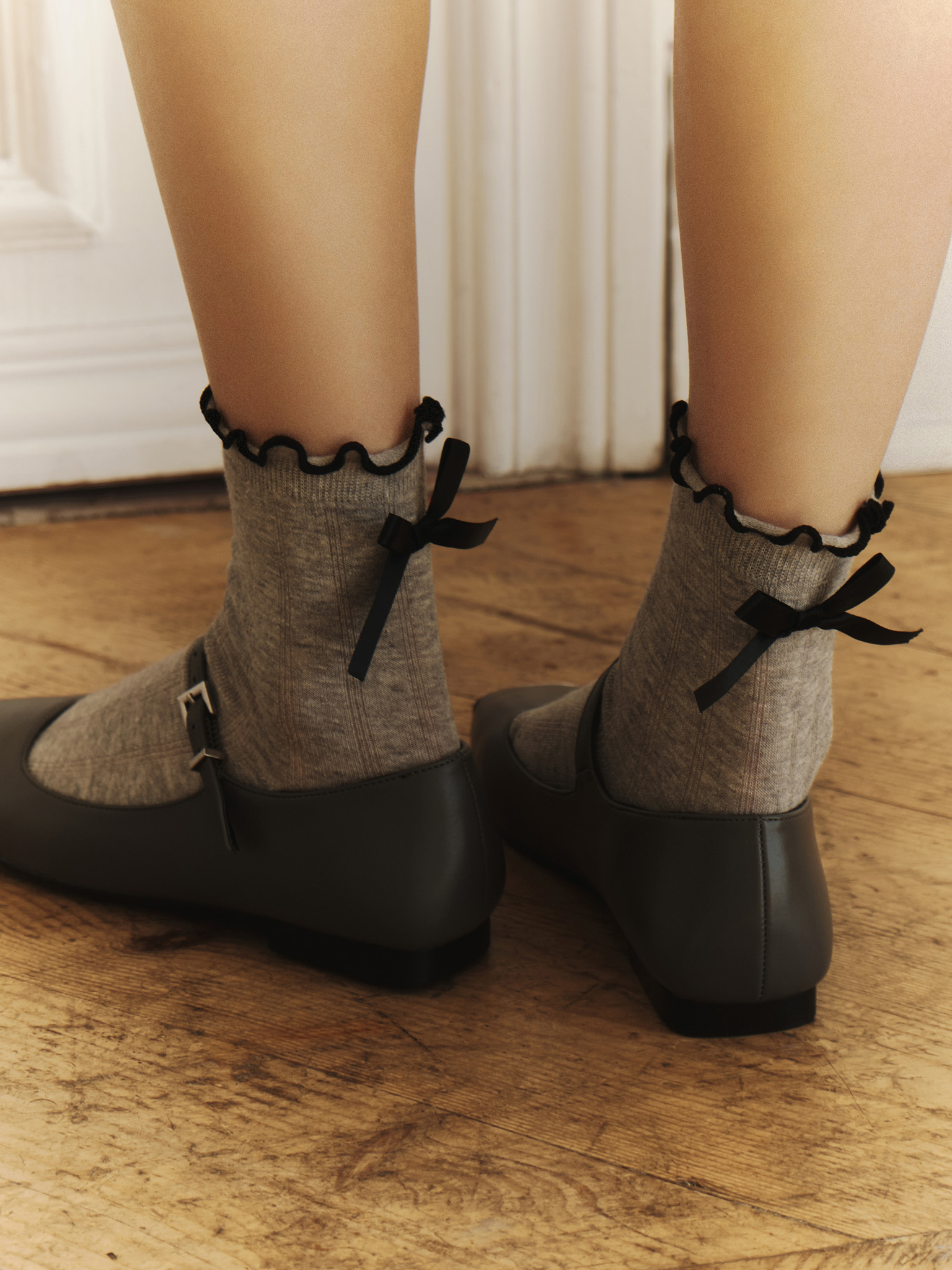 Sock set with contrast edging and bows at the back