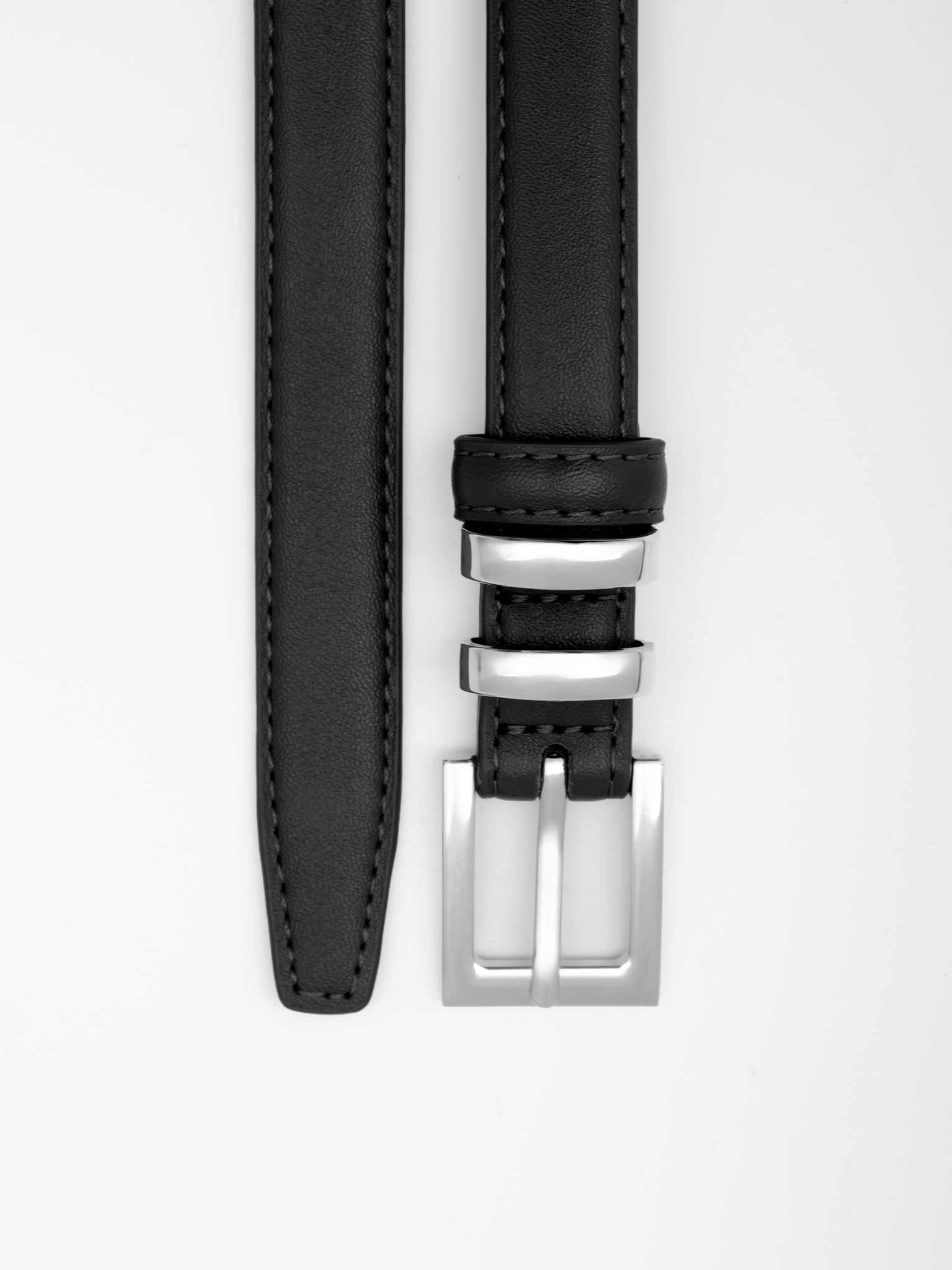 Slim leather belt with metal loops