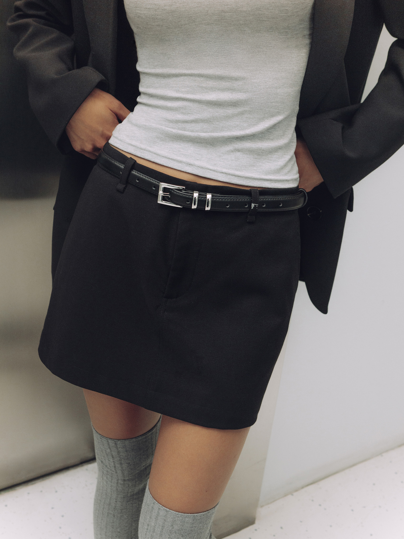 Slim leather belt with metal loops