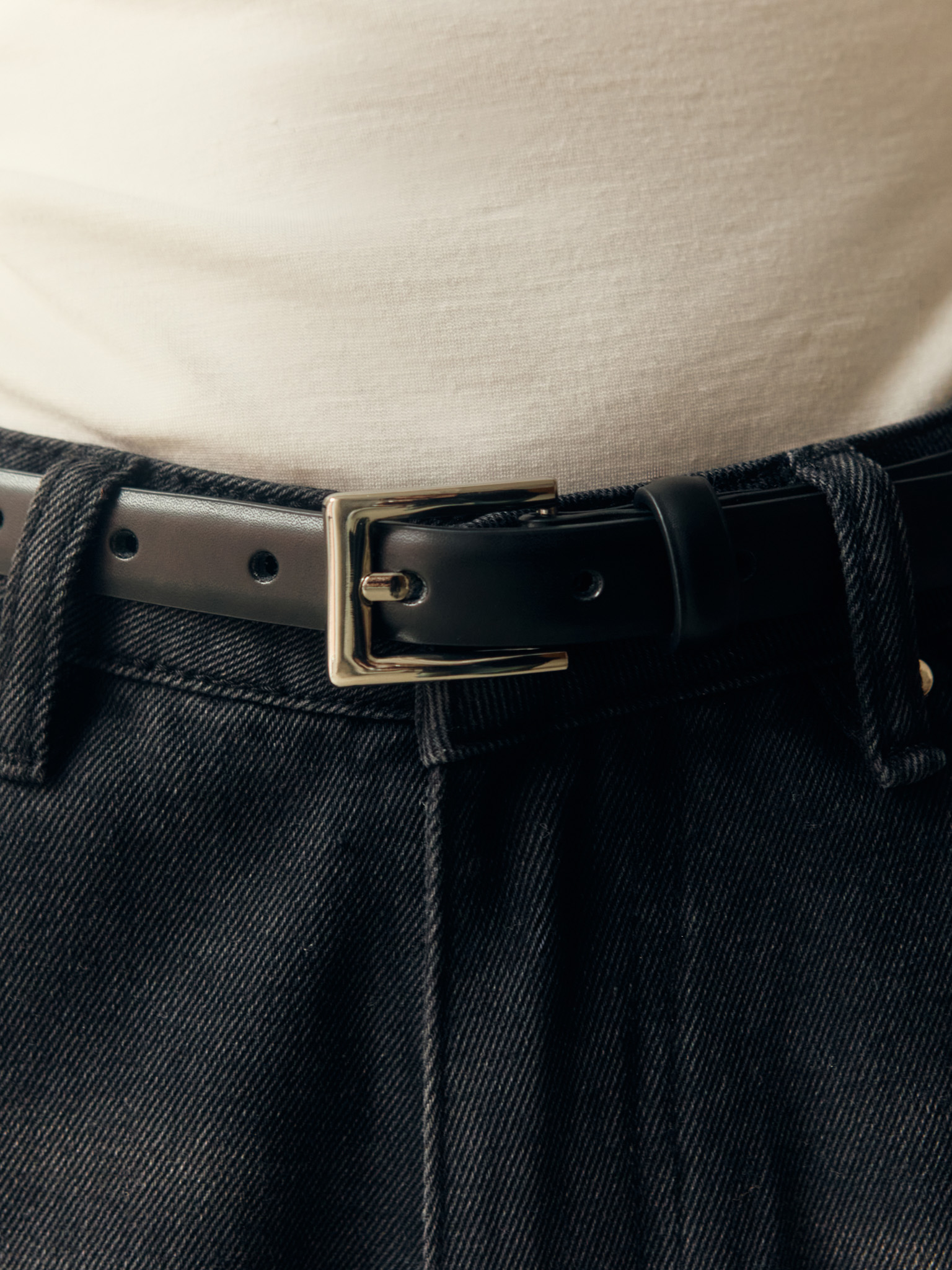 Slim leather belt with rectangular buckle
