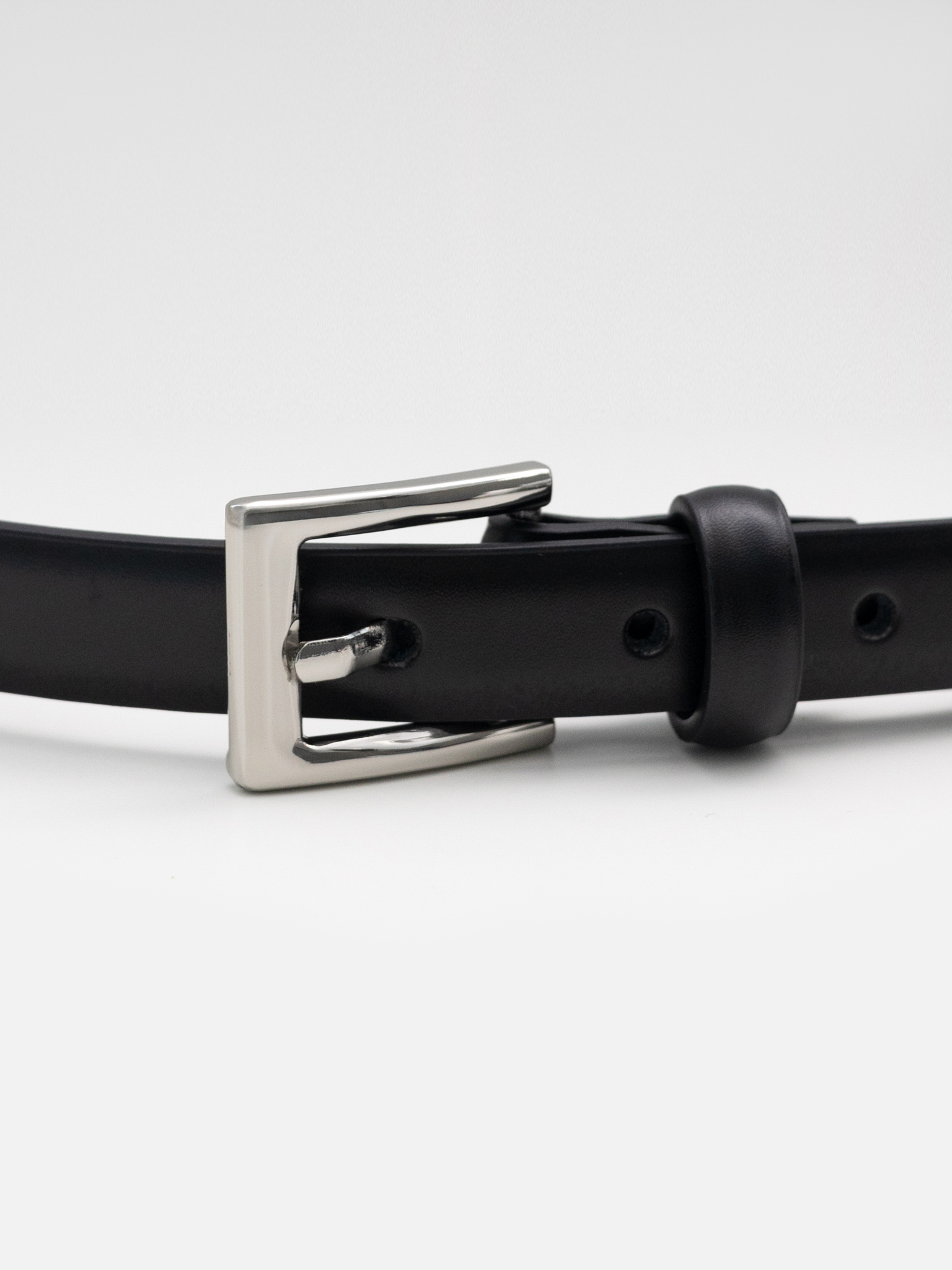 Slim leather belt with rectangular buckle