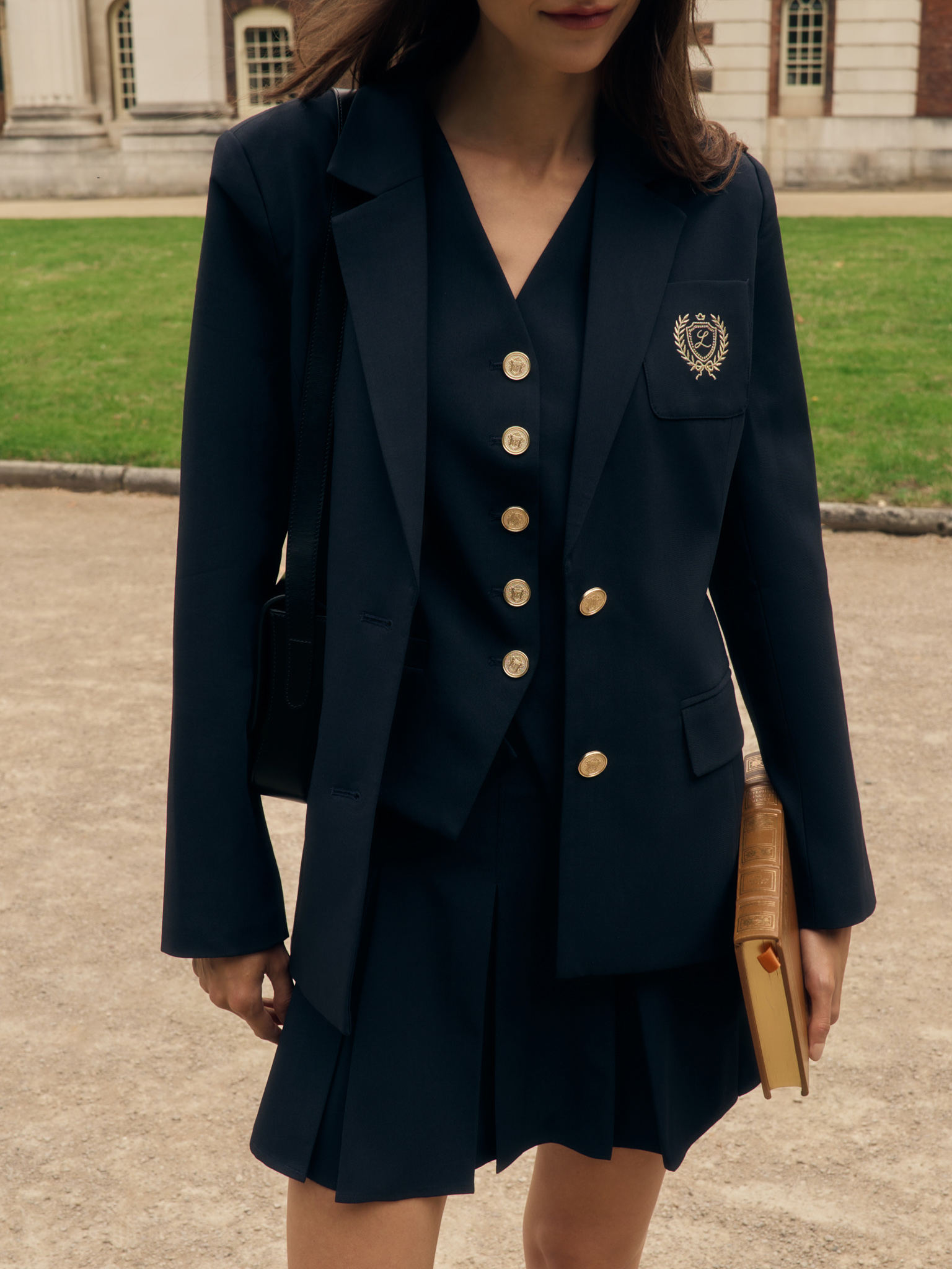Single-breasted jacket with pocket embroidery