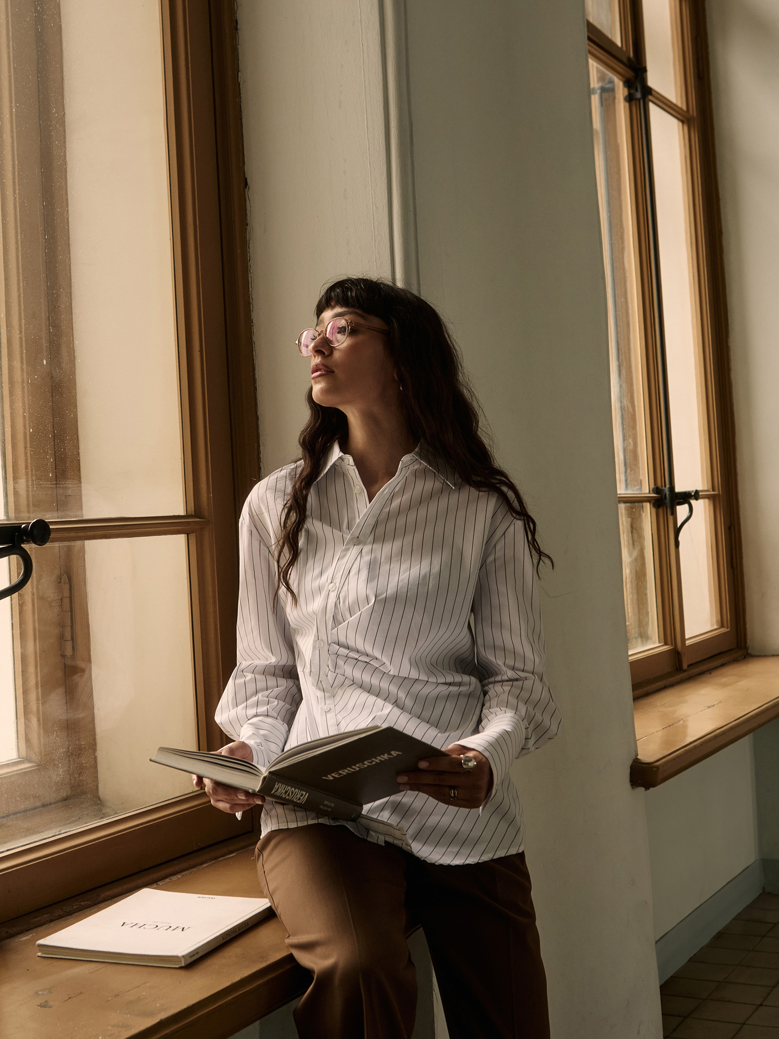 Fitted striped shirt with asymmetrical fastening