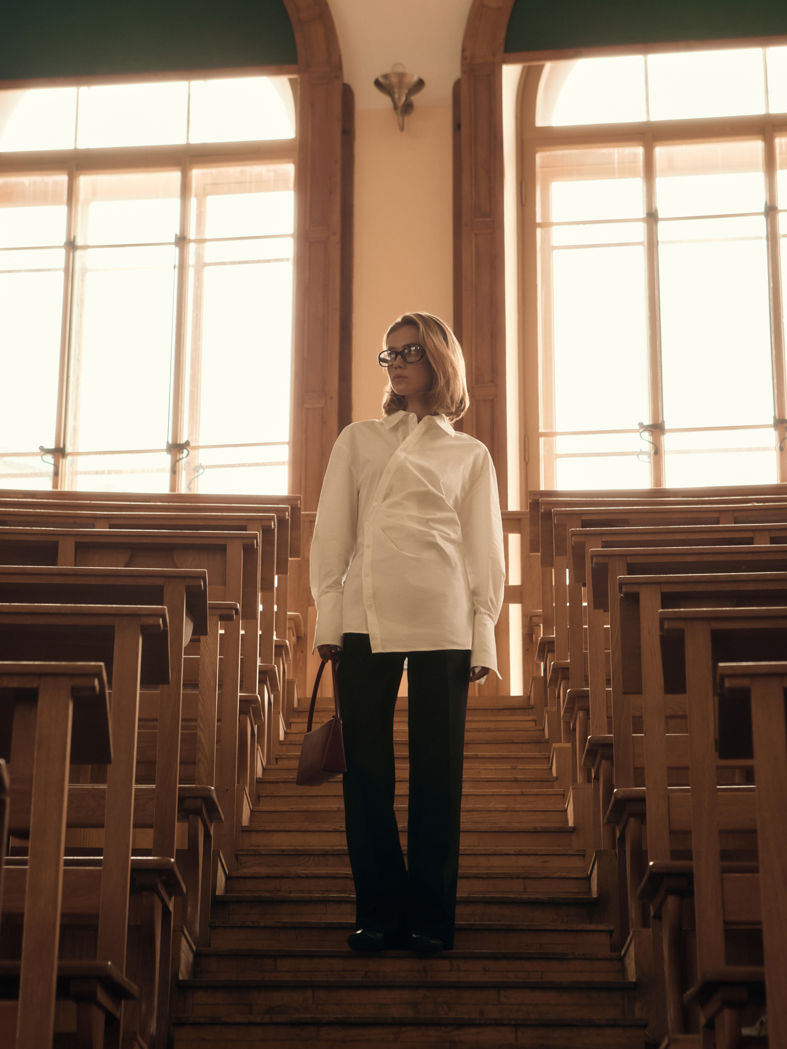 Fitted shirt with asymmetrical fastening