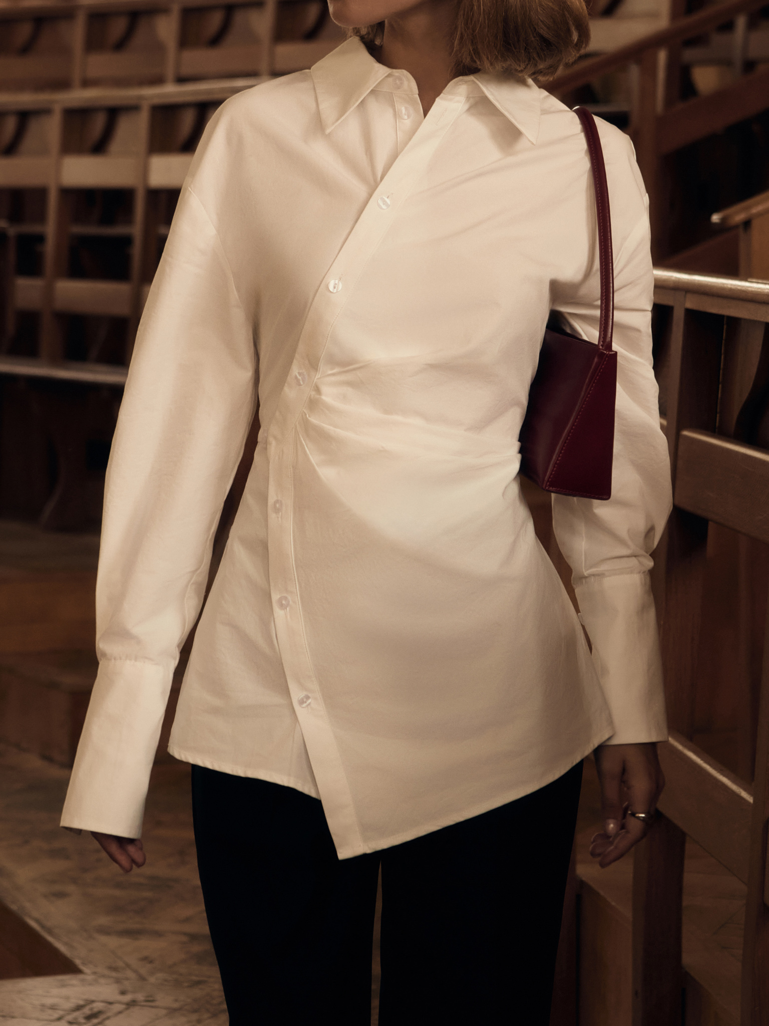 Fitted shirt with asymmetrical fastening