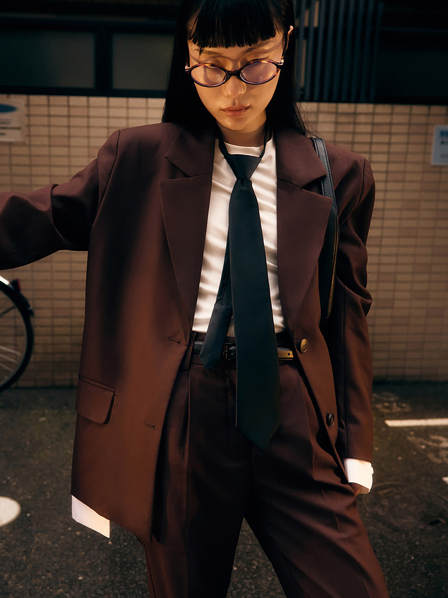 Pantalon de coupe droite avec rabats et flèches