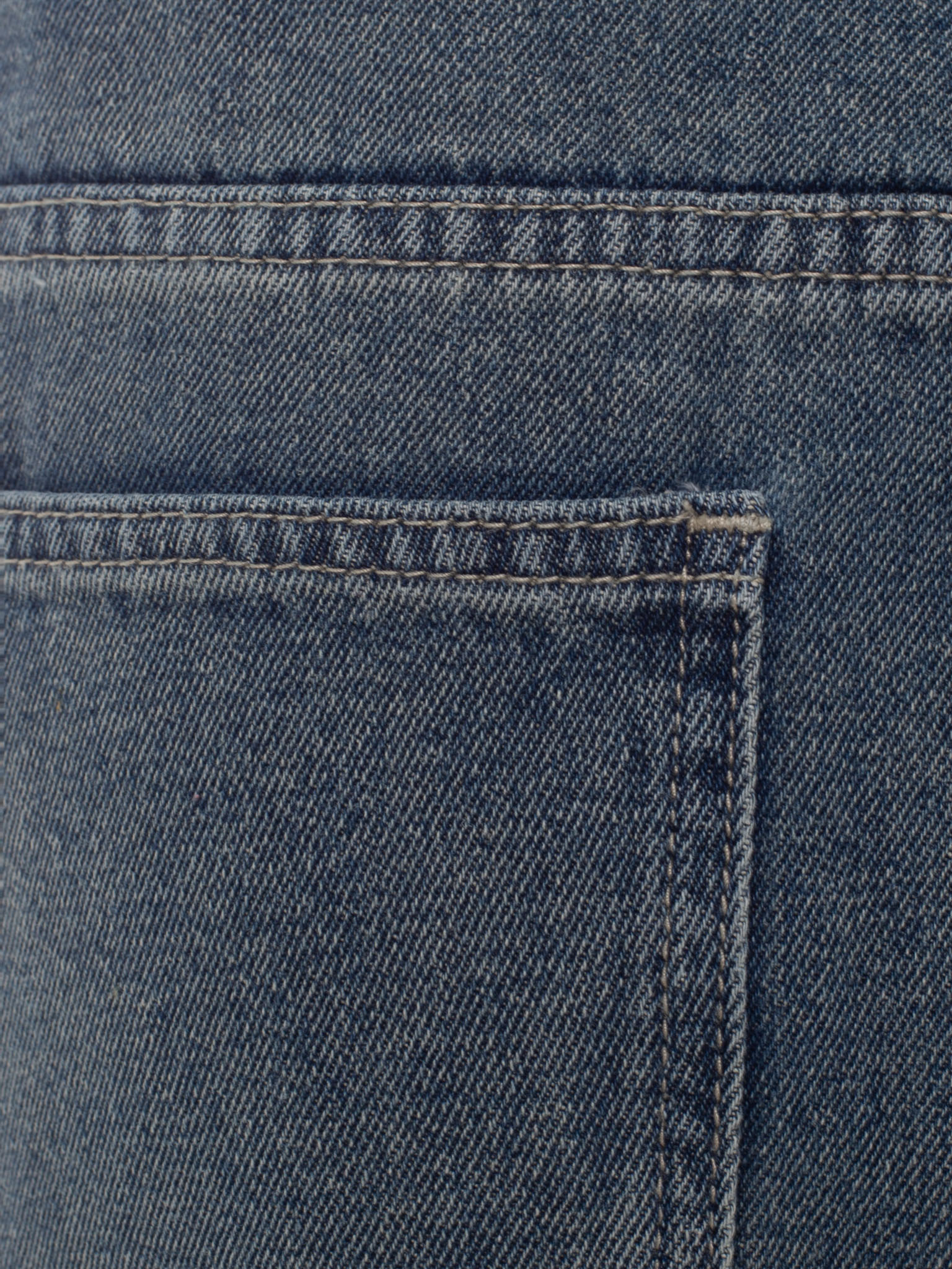 Однотонные прямые джинсы