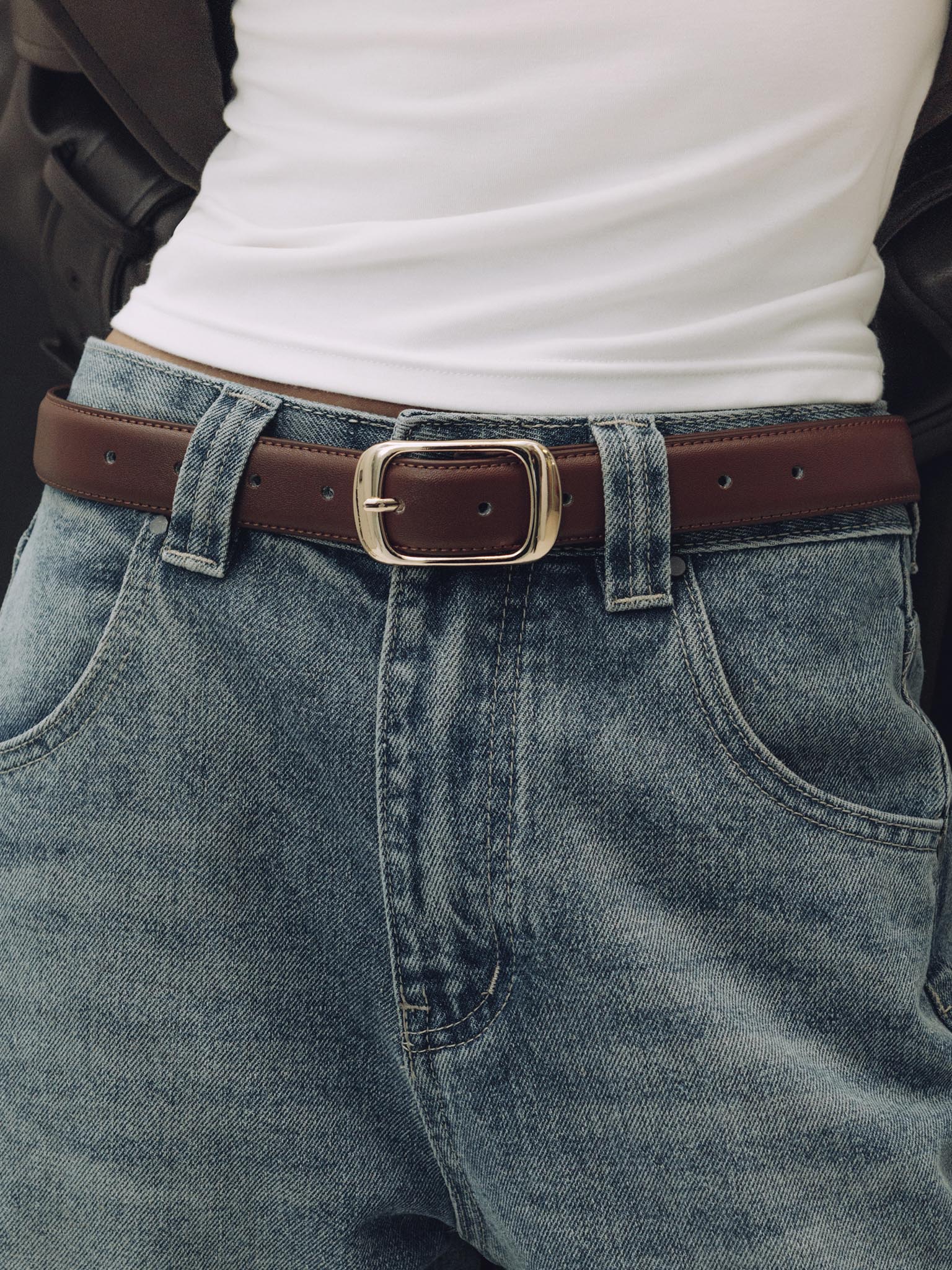 Кожаный ремень с пряжкой мягкой формы