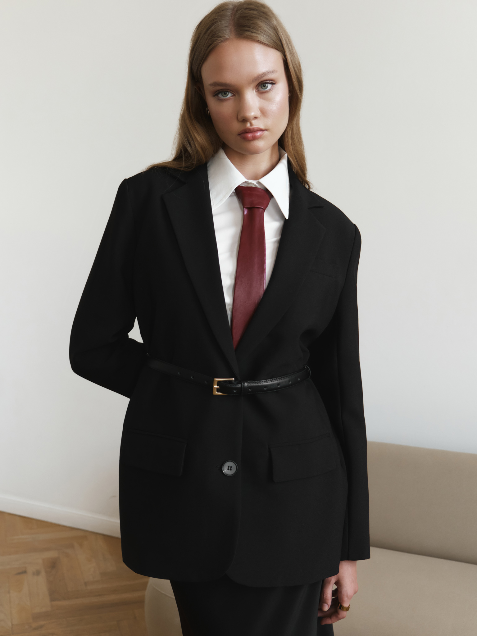 Slim belt with square buckle