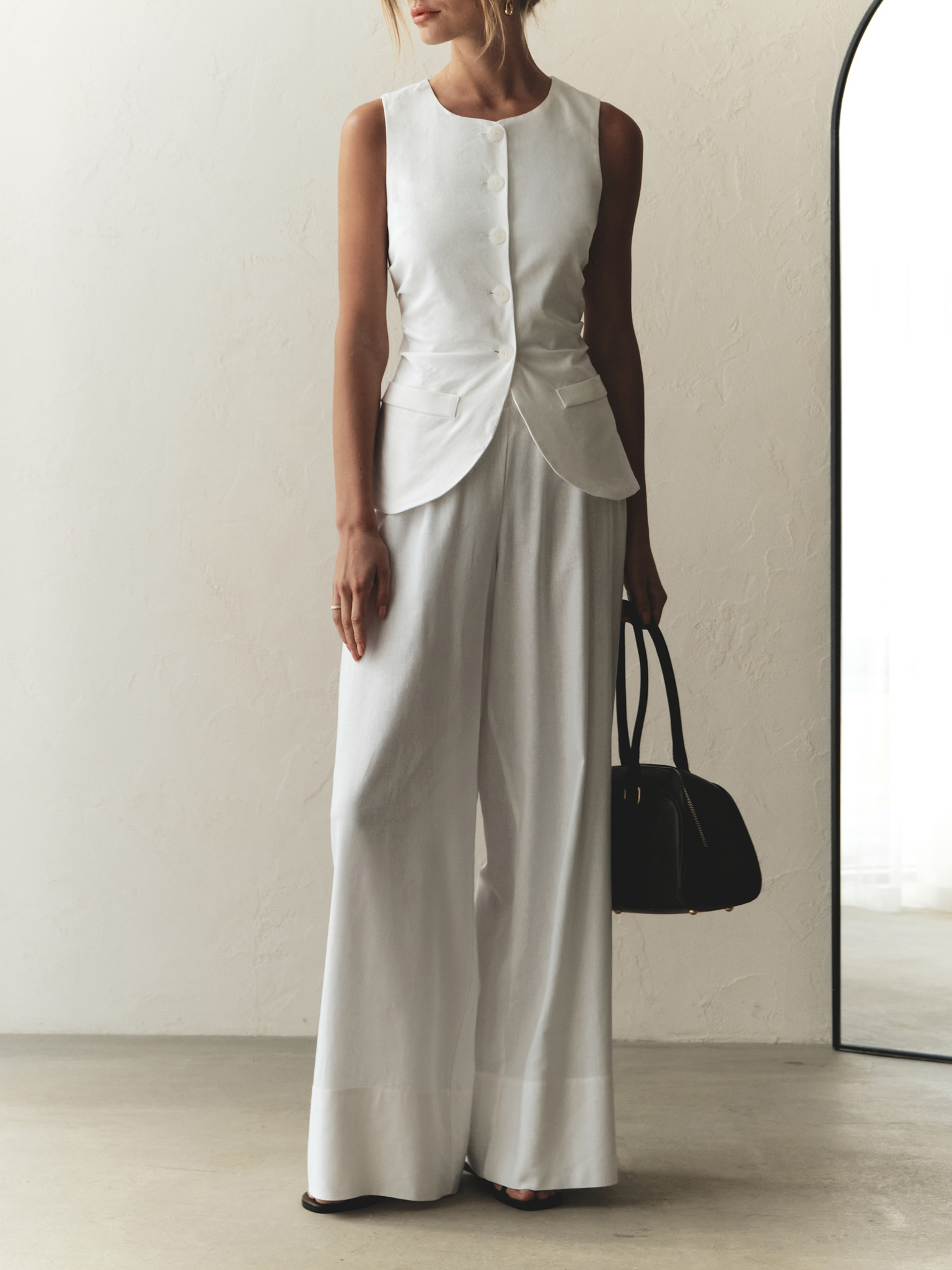 Fitted linen waistcoat