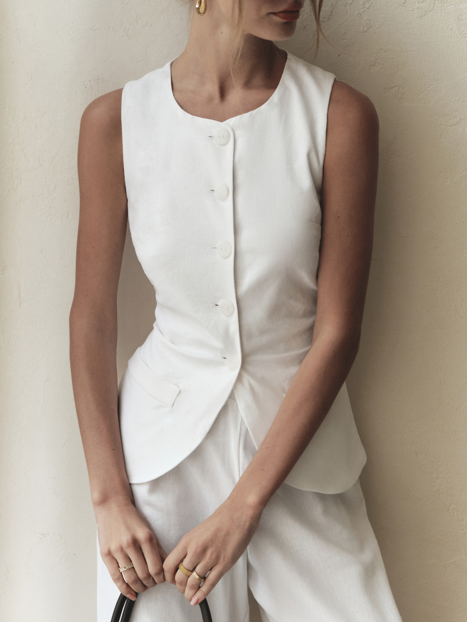 Fitted linen waistcoat