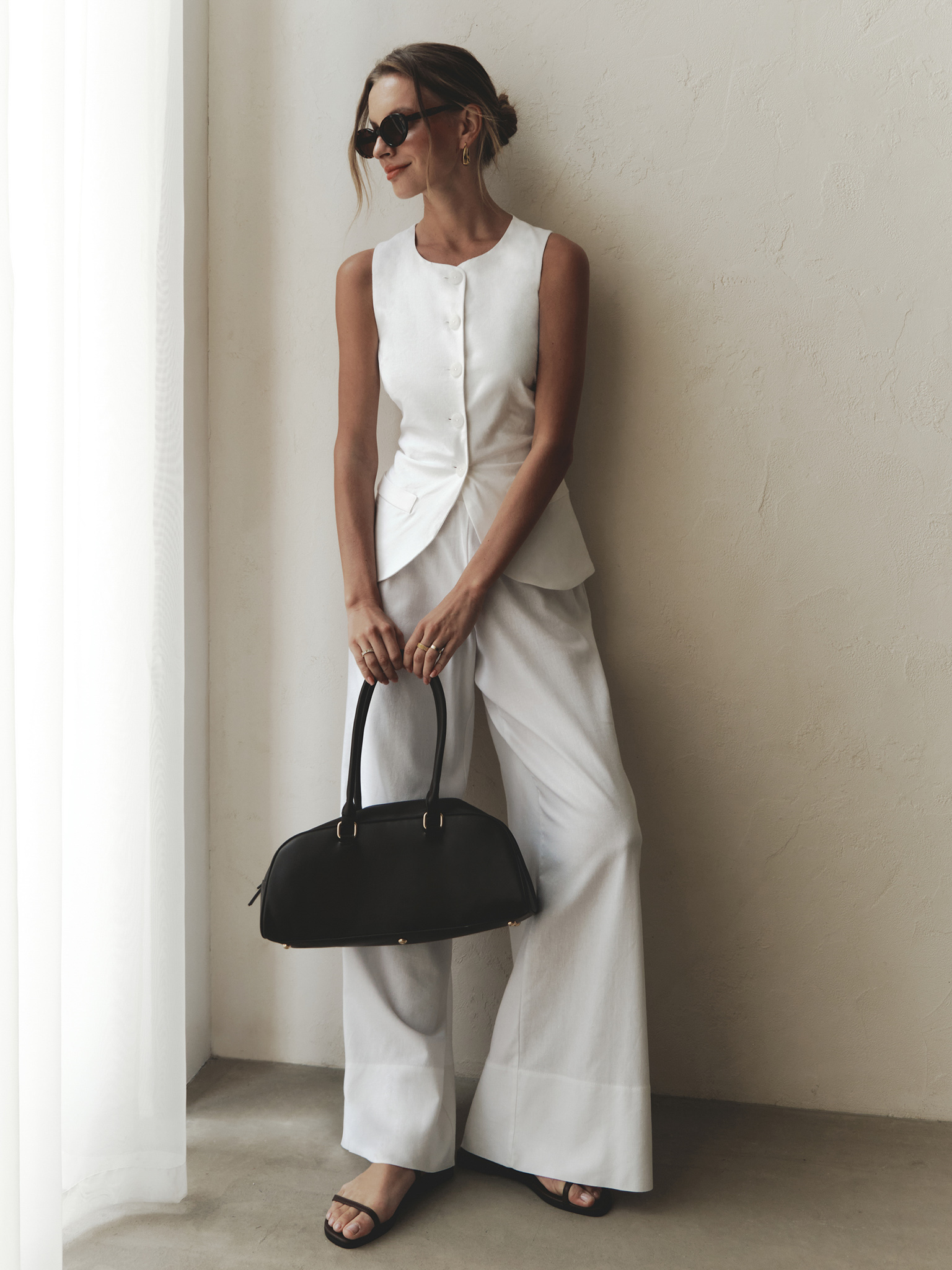 Loose linen trousers with waist ties