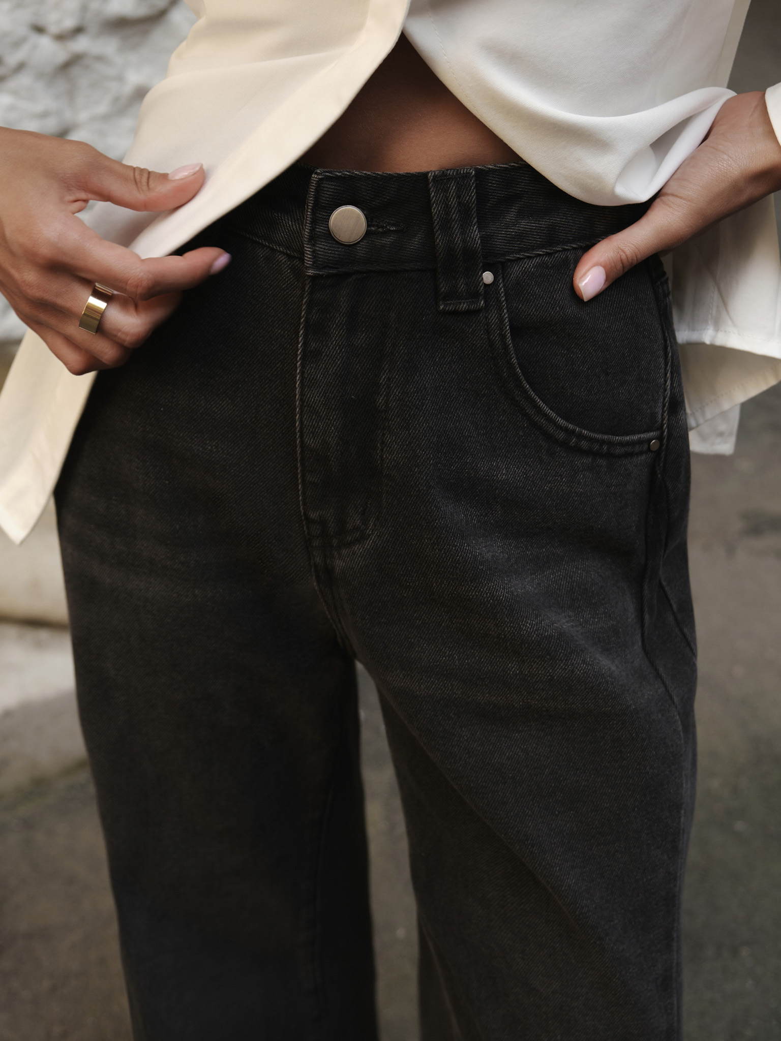 Flared jeans with diagonal seams