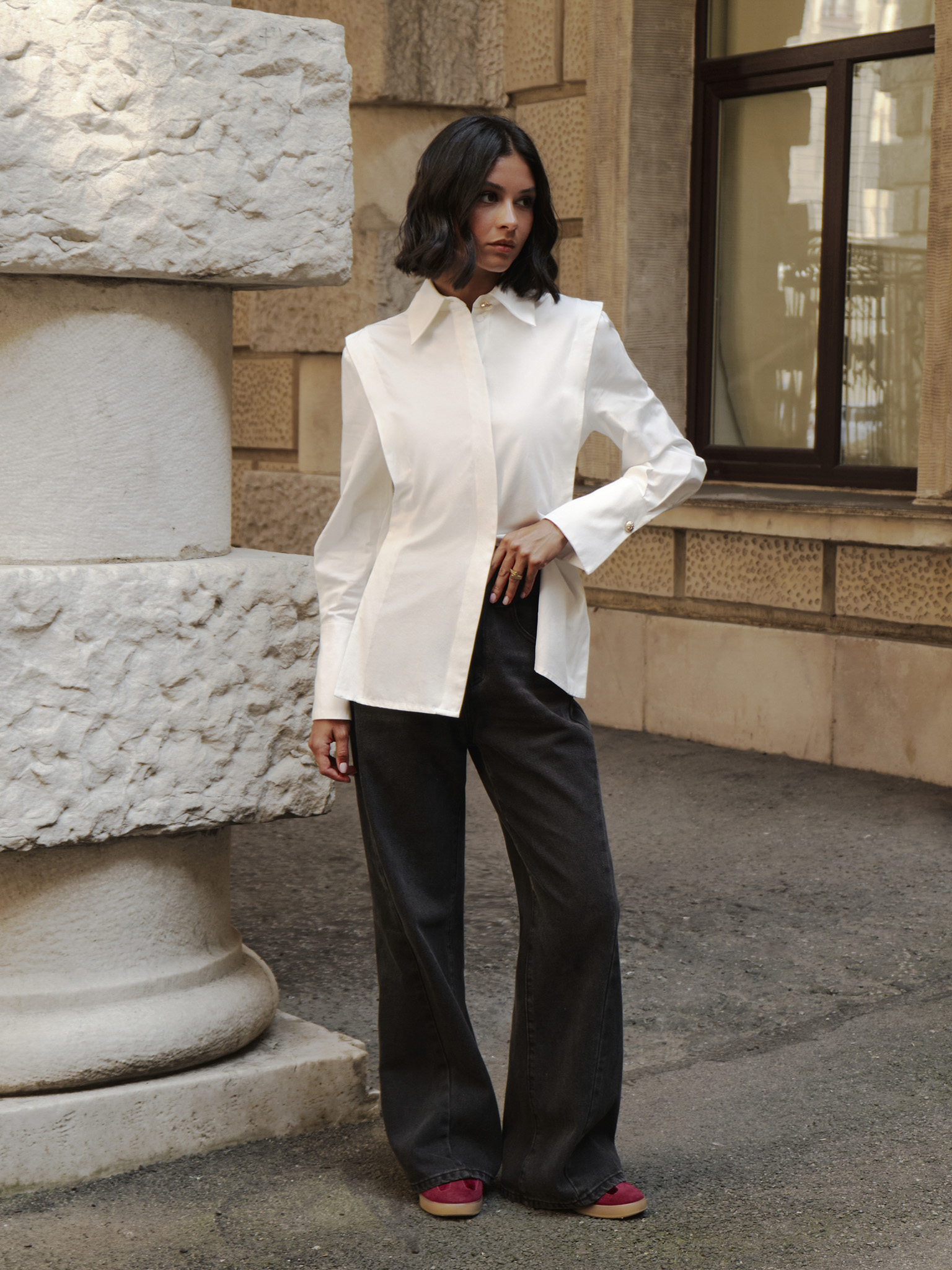 Flared jeans with diagonal seams