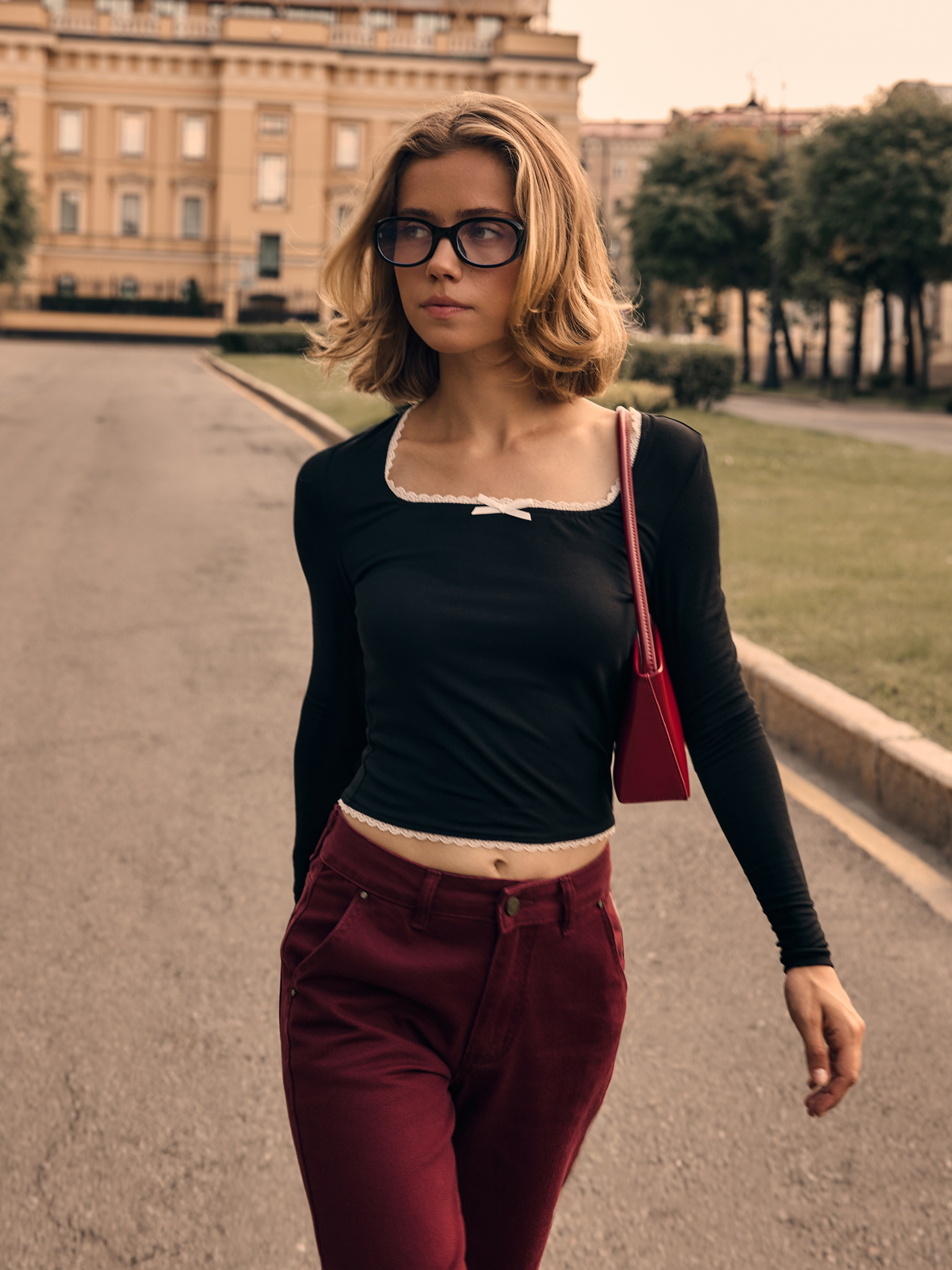 Jersey knitted longsleeve with openwork and bow on collar