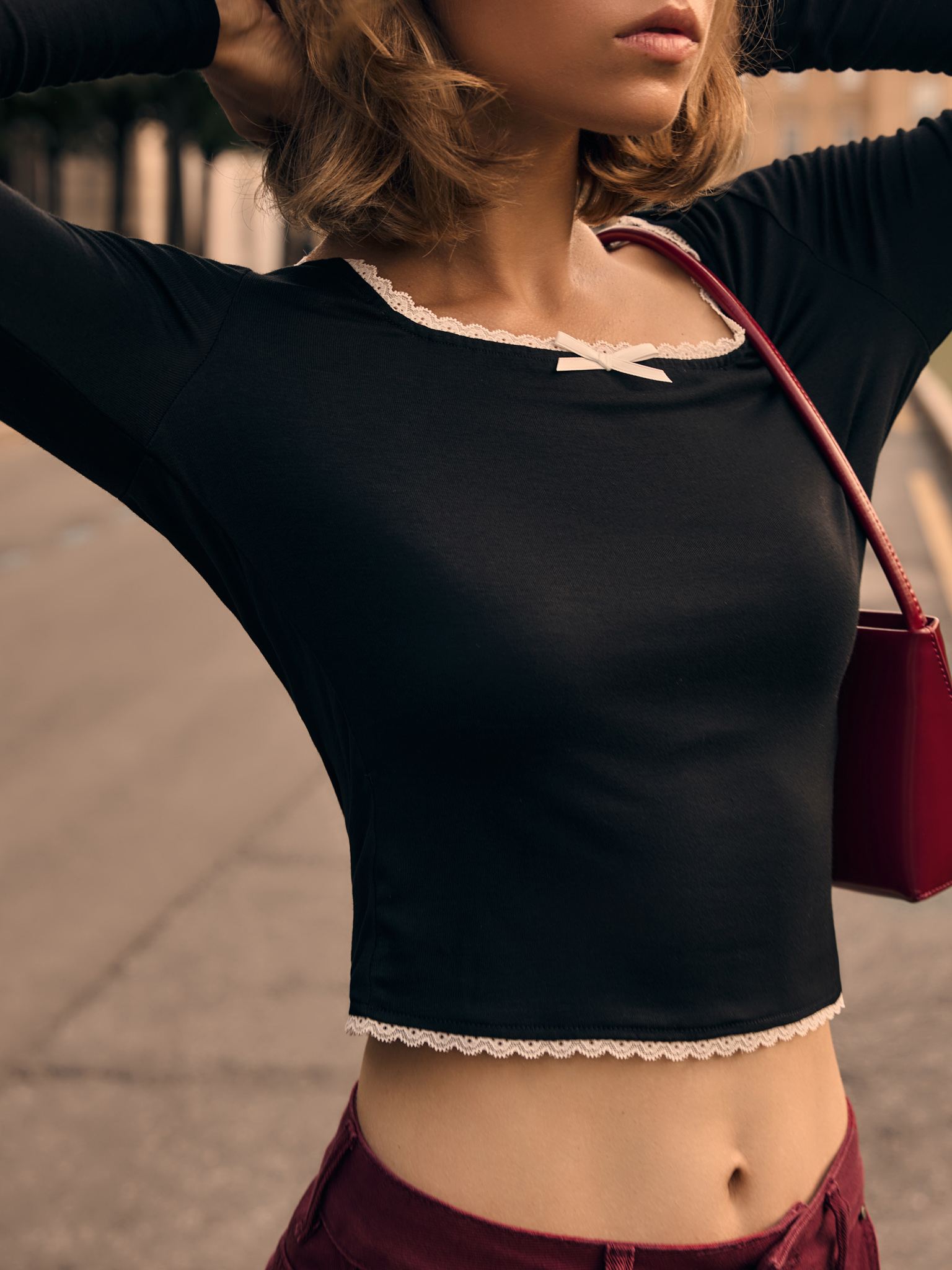 Jersey knitted longsleeve with openwork and bow on collar