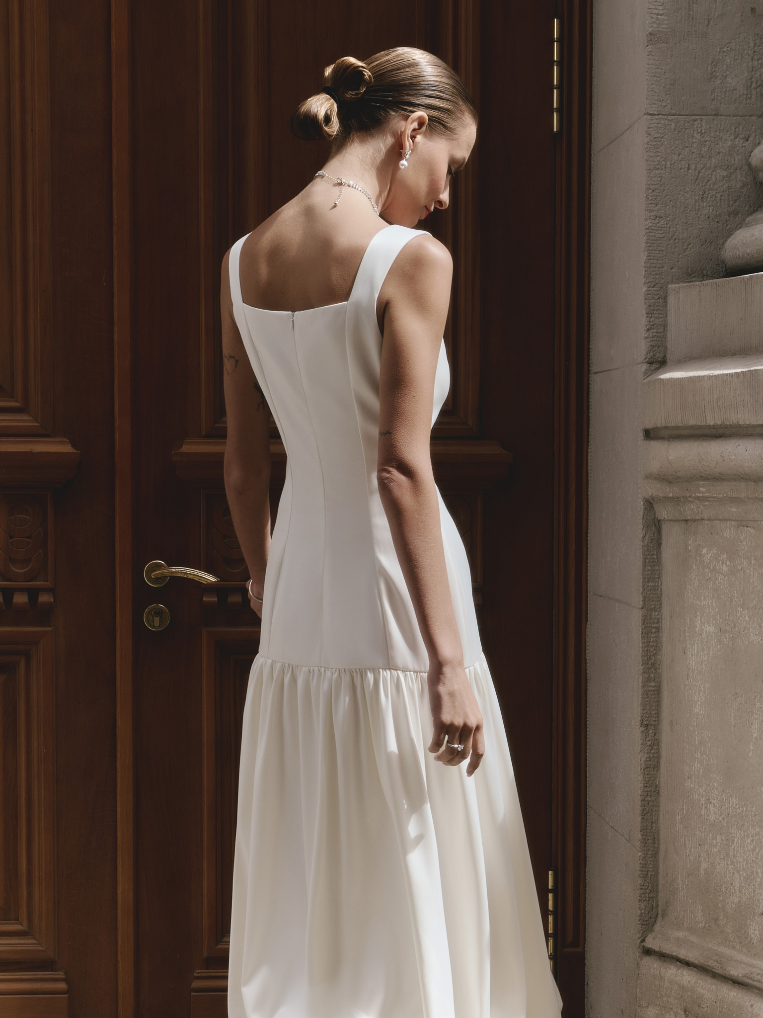 Fitted midi dress with flounce on the skirt