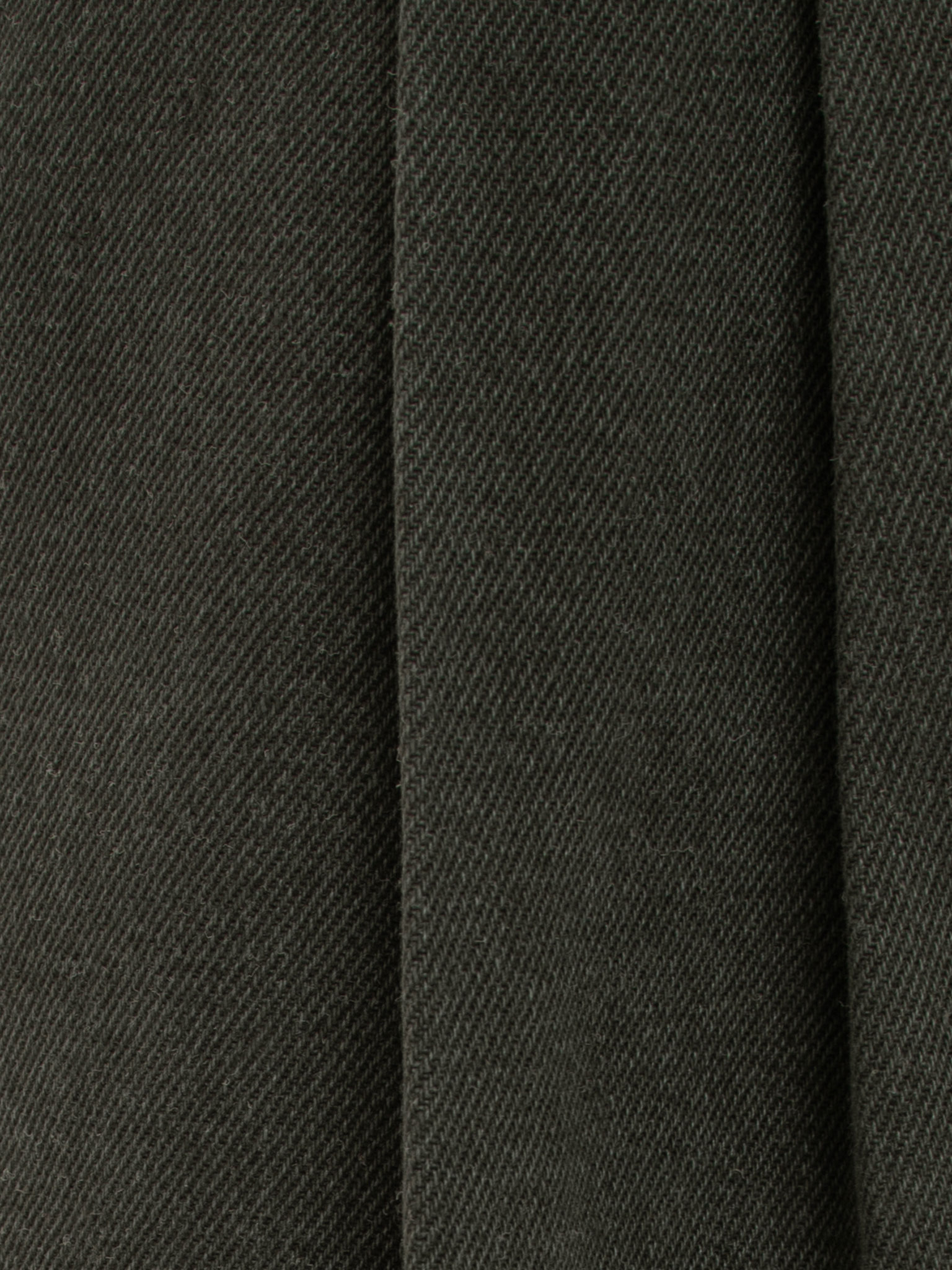 Loose jeans with pleats at the waist