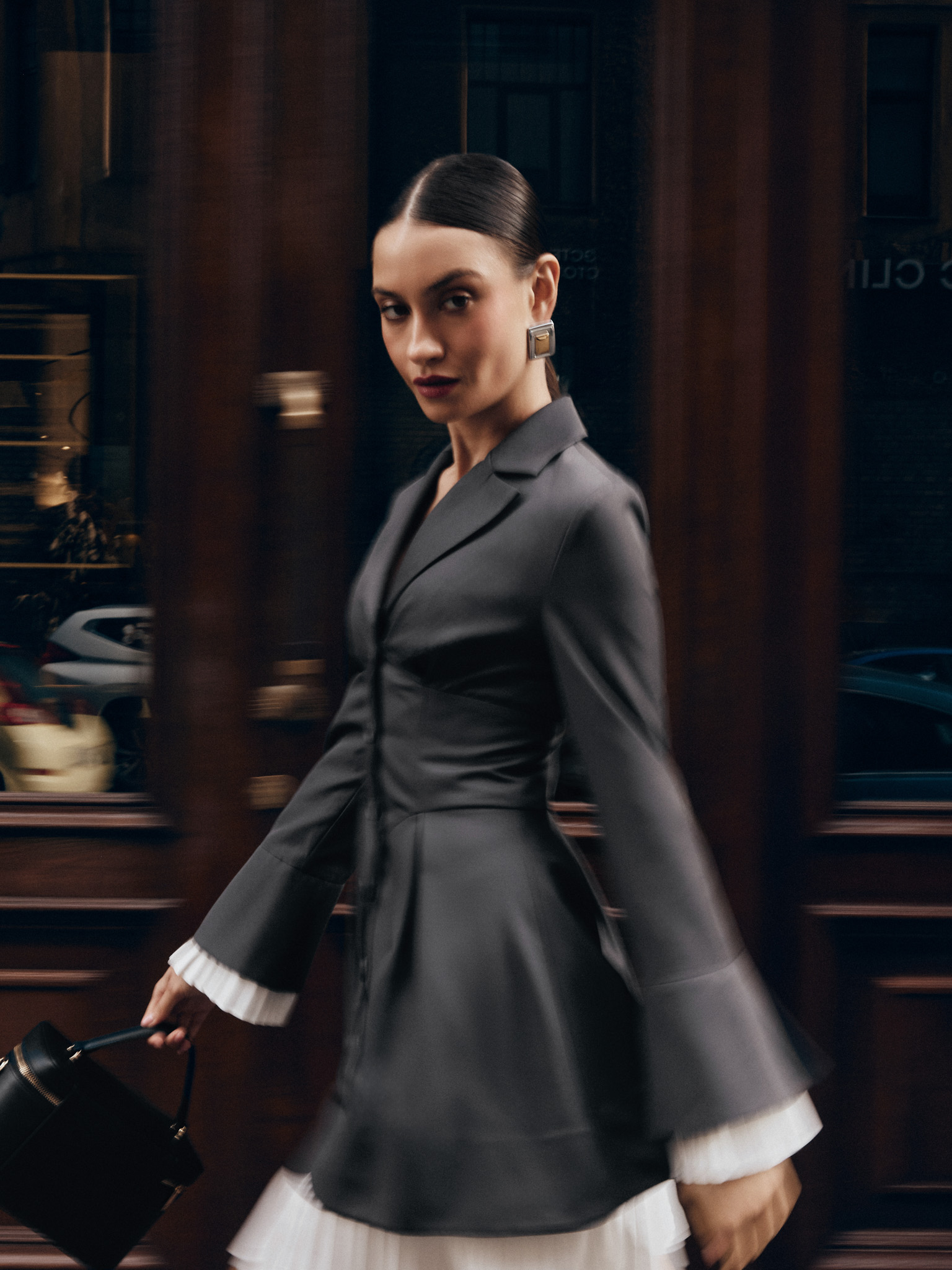 فستان قصير ضيق بإضافات مع طيات