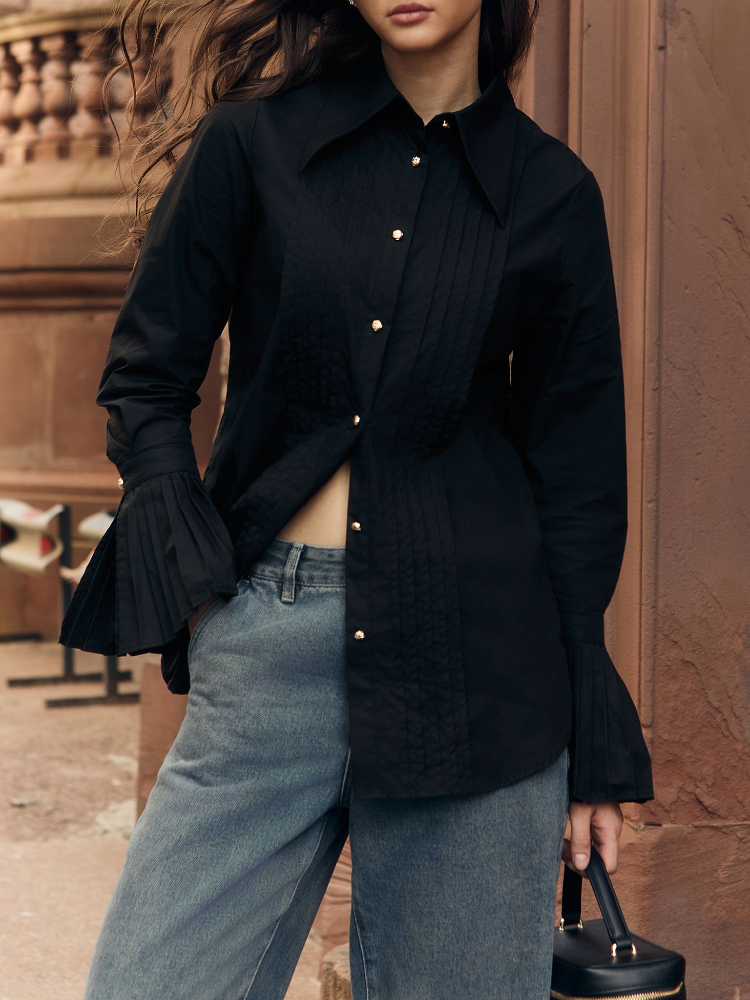 Shirt with pleated cuffs and metal buttons