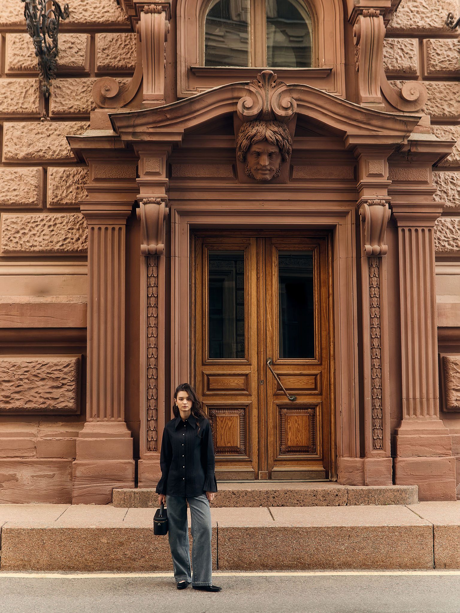 Shirt with pleated cuffs and metal buttons