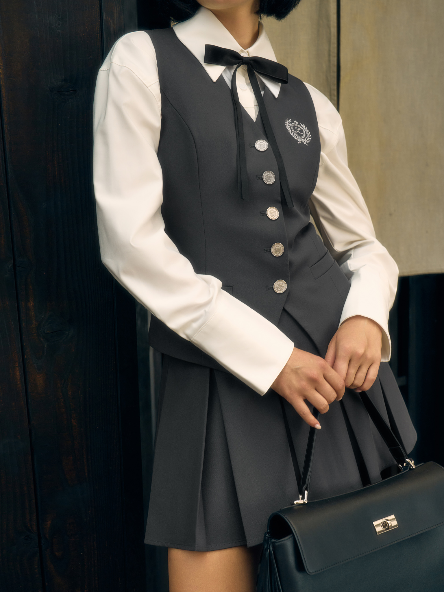 Suiting waistcoat with chest embroidery