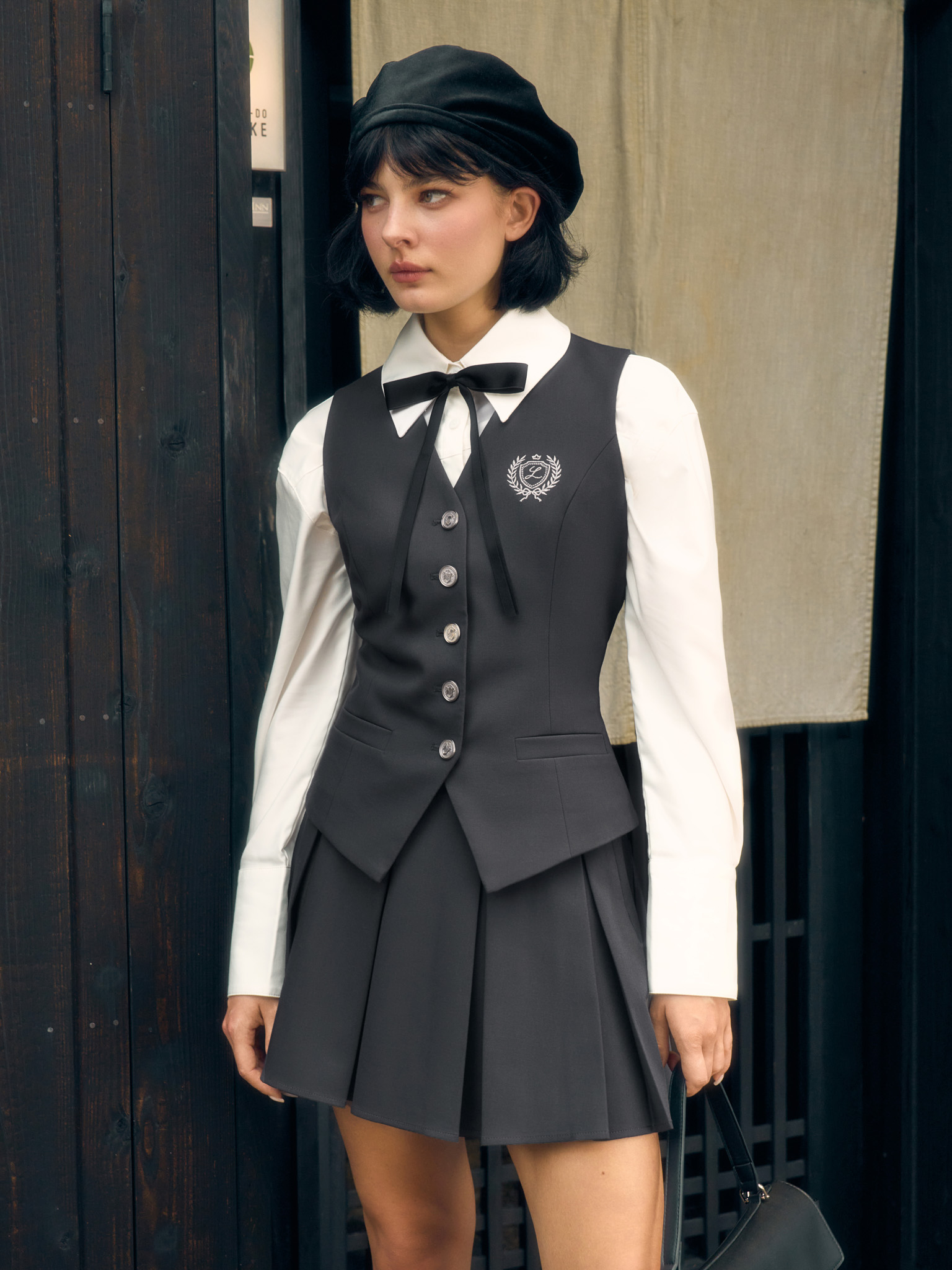 Suiting waistcoat with chest embroidery