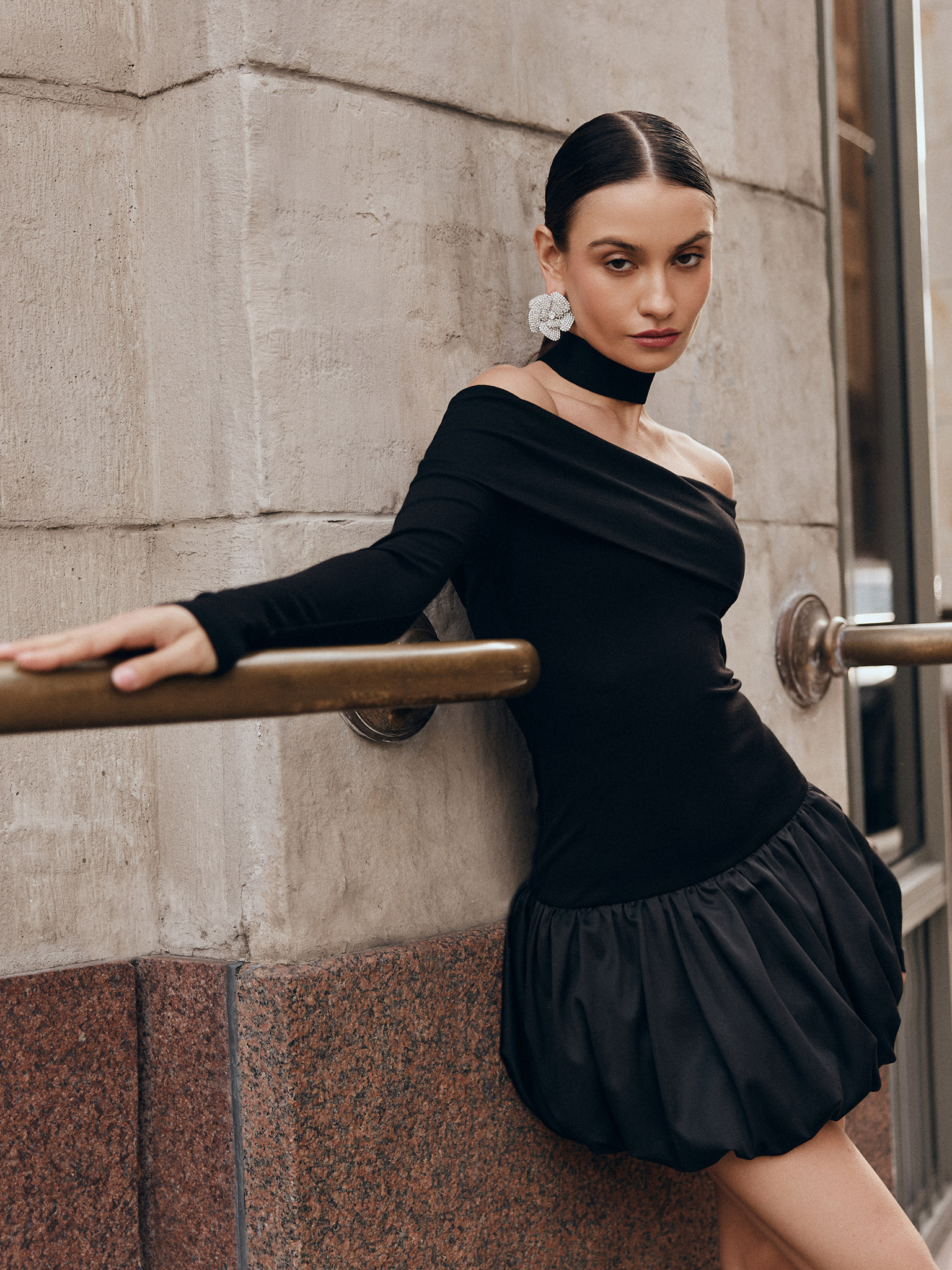 Minikleid mit offenen Schultern und Ballonrock