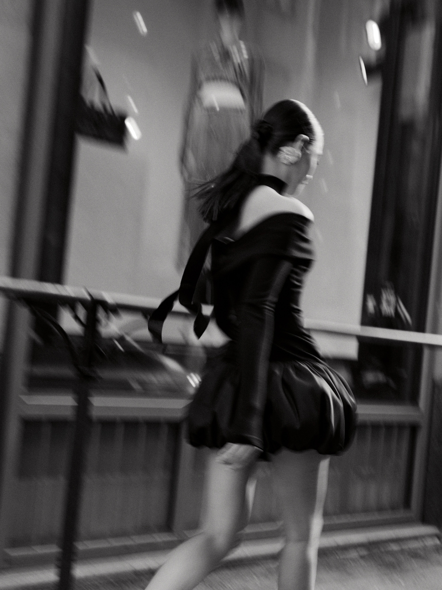 Minikleid mit offenen Schultern und Ballonrock