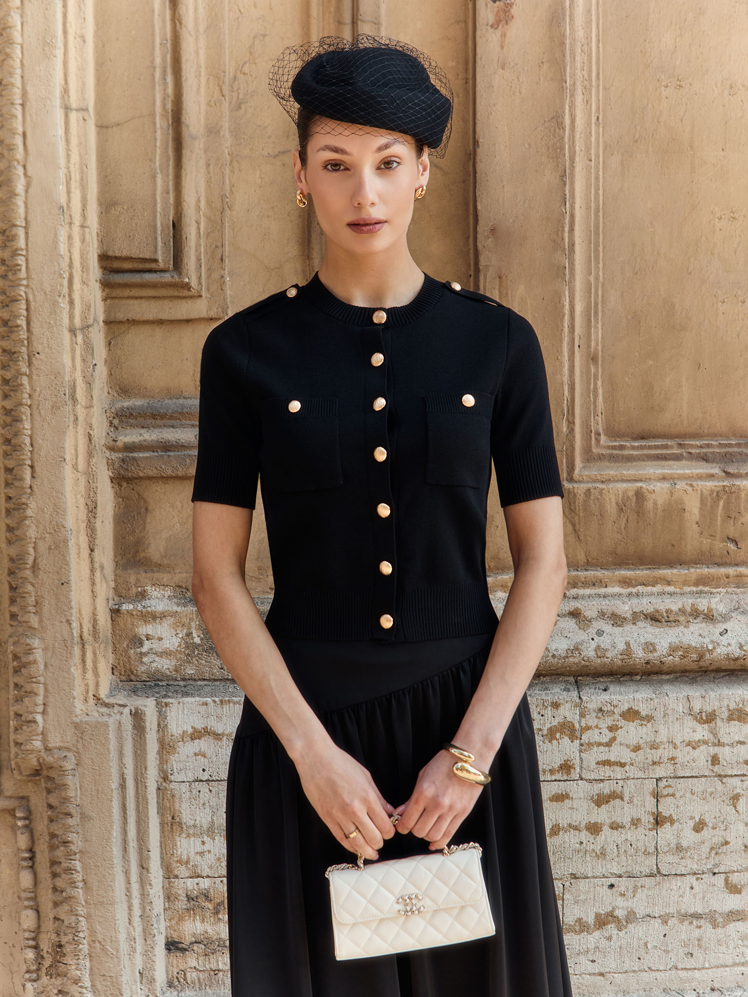 Short-sleeved knitted cardigan with golden fittings