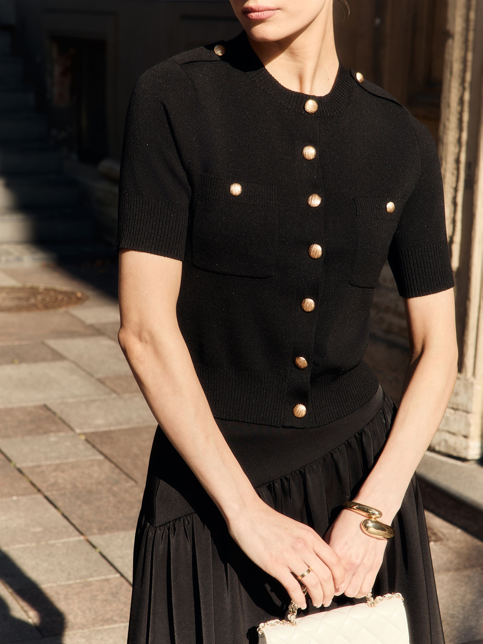 Short-sleeved knitted cardigan with golden fittings