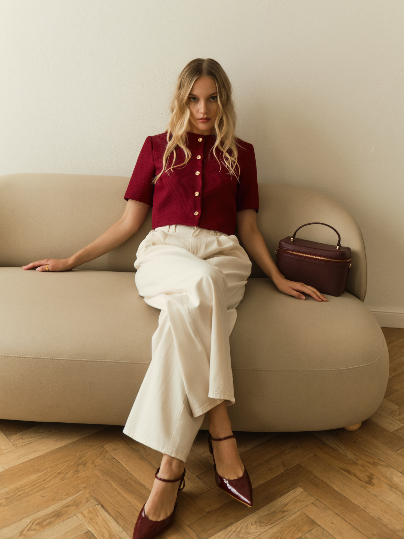 Short-sleeved tweed jacket with textured buttons