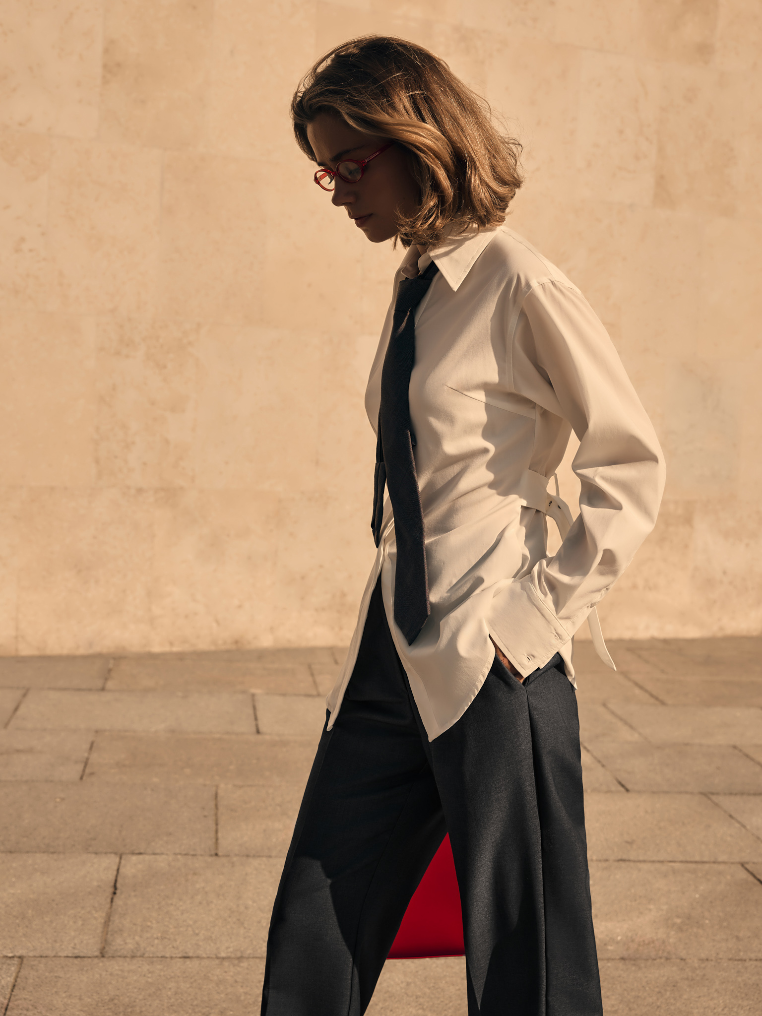 Прямая рубашка с ремнем на талии