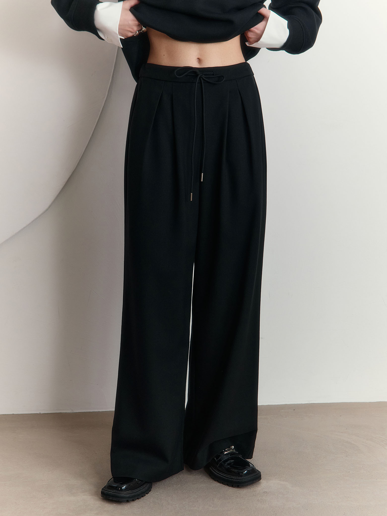 Palazzo trousers with pleats and matching ties