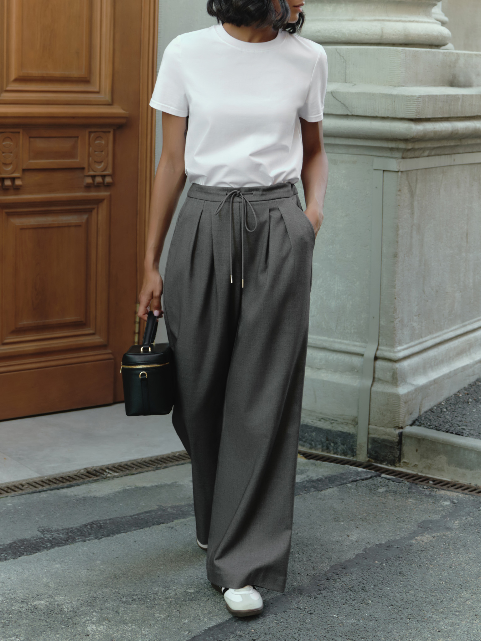 Palazzo trousers with pleats and matching ties