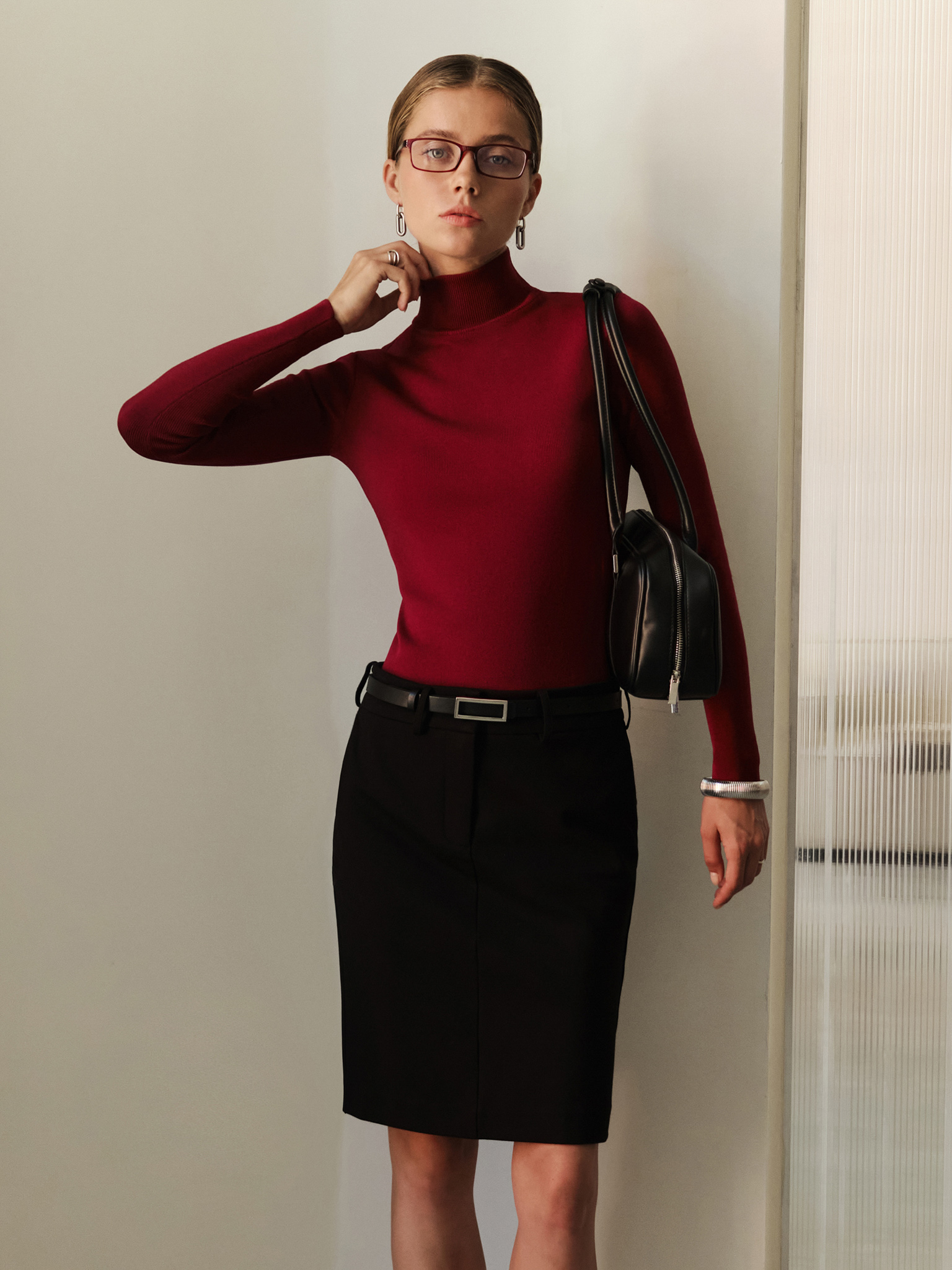 Прямая юбка-карандаш до колена с ремнем