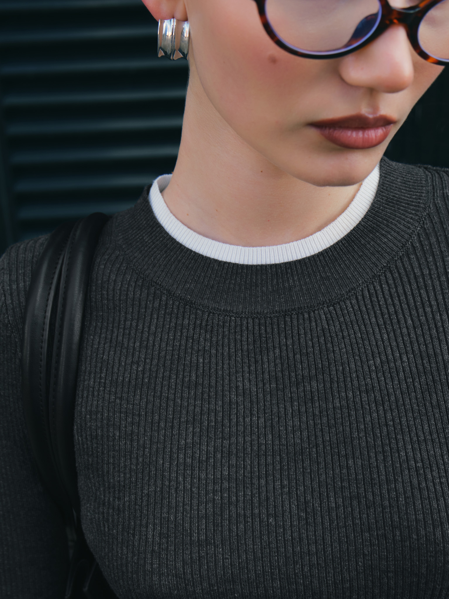 Rib-knit longsleeve with contrasting edges