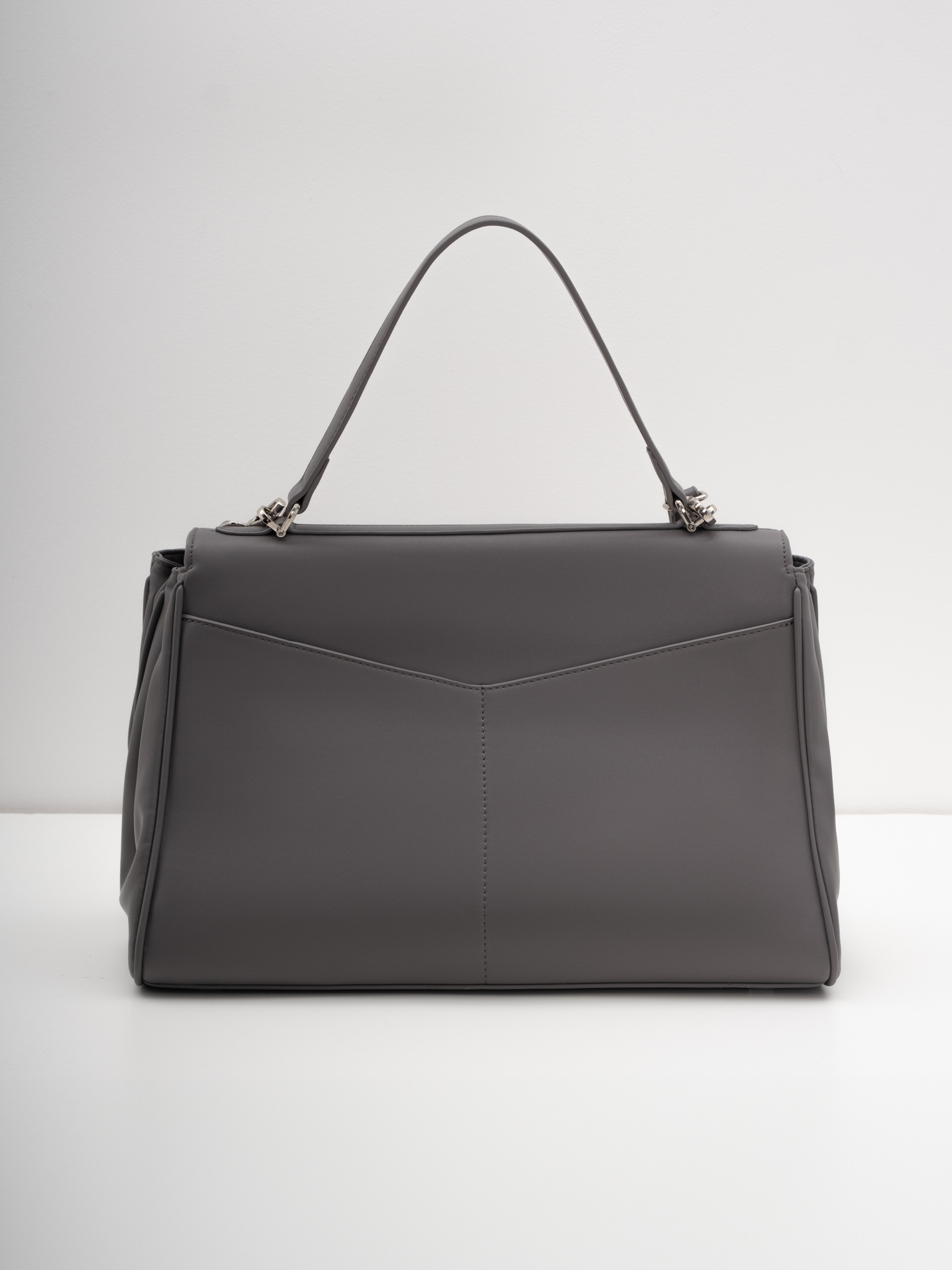 Rectangular bag with metal flap closure