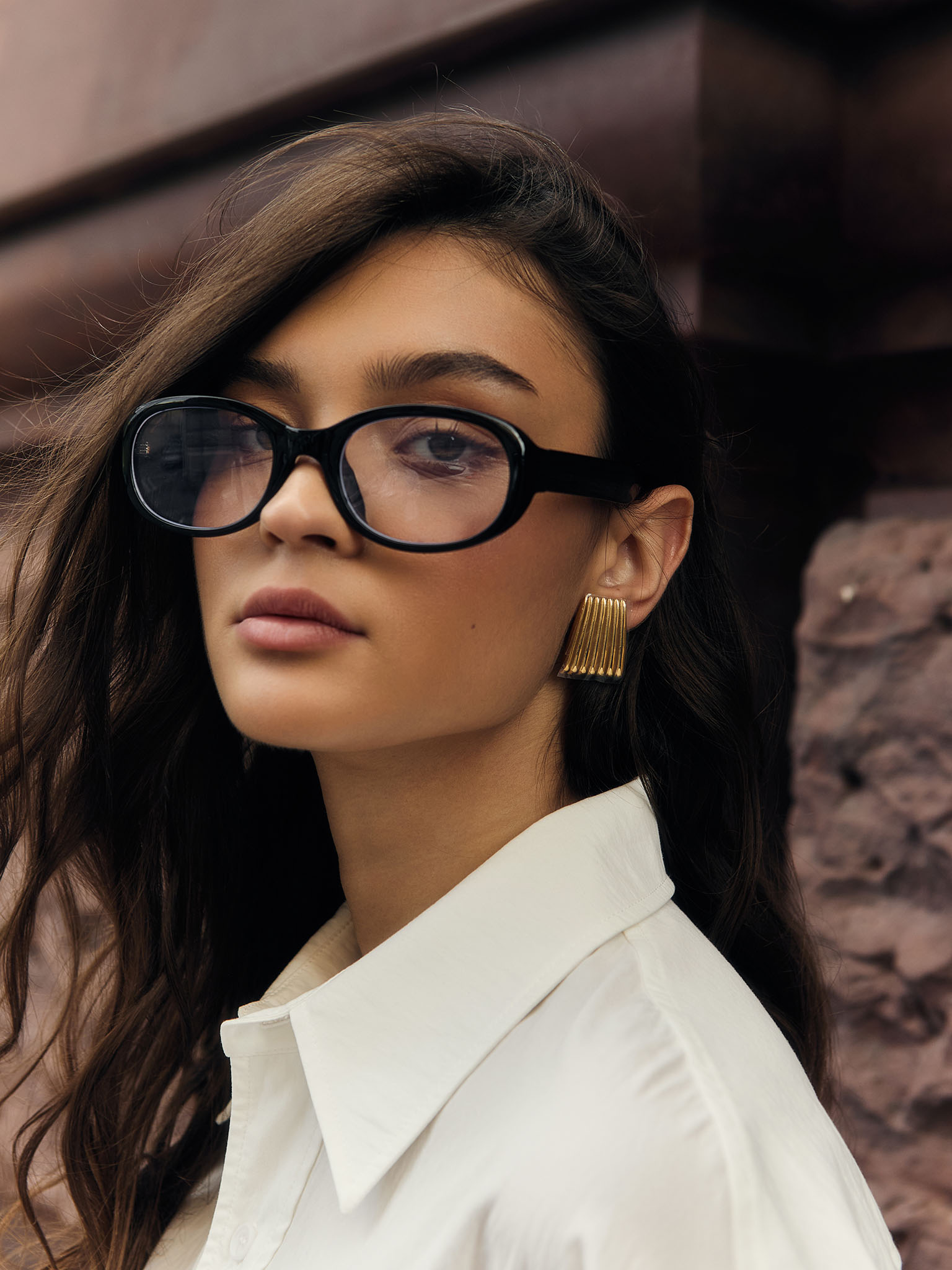 Trapezoidal stud earrings in textured metal