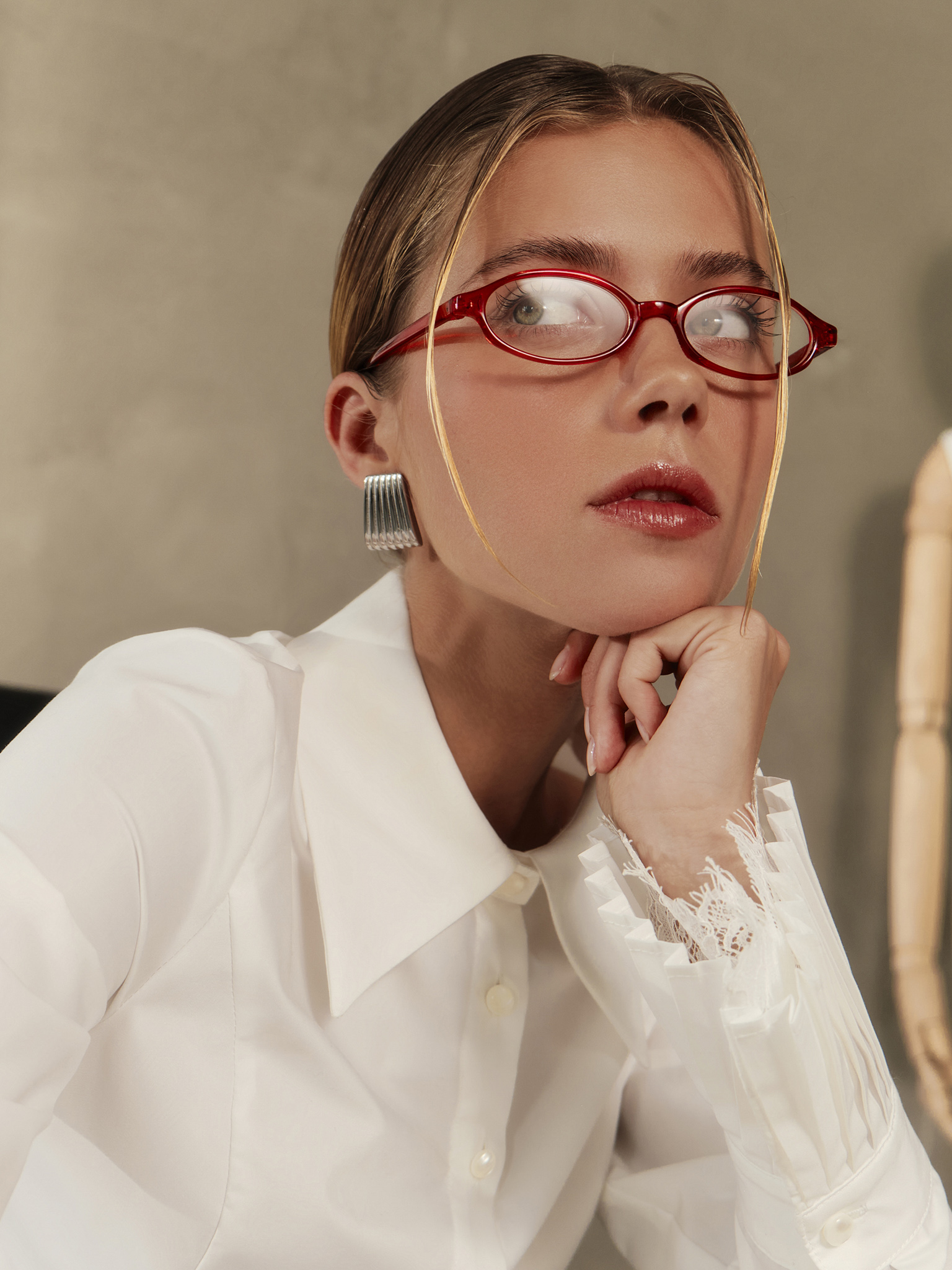 Trapezoidal stud earrings in textured metal