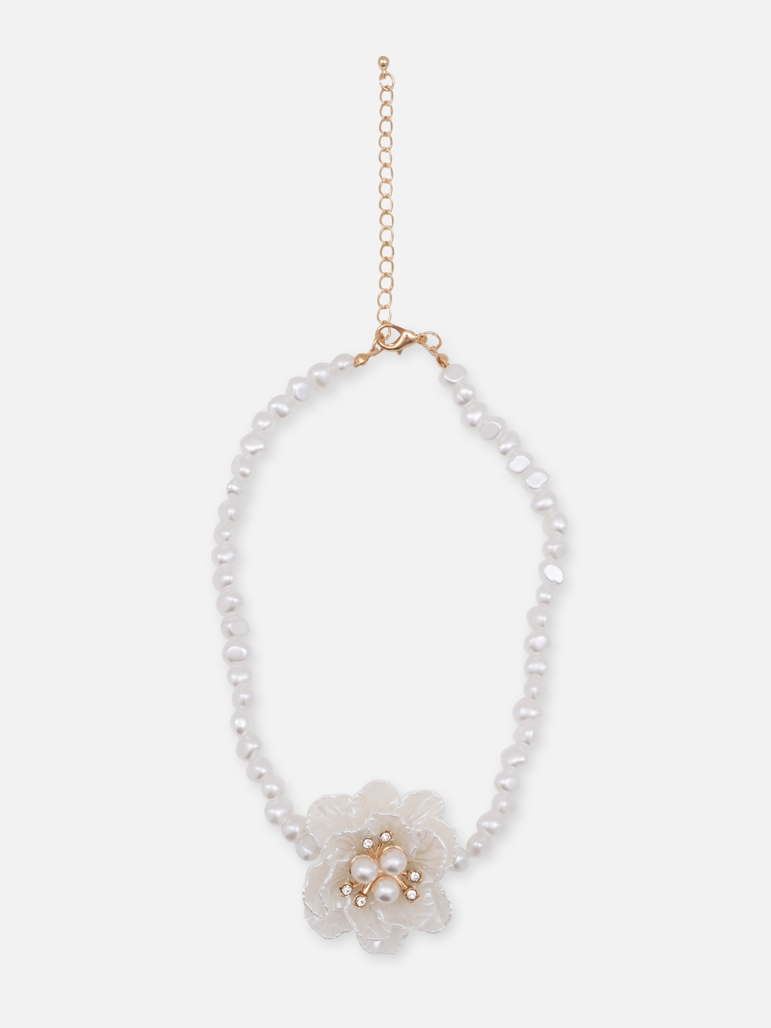 Pearl choker with flower pendant
