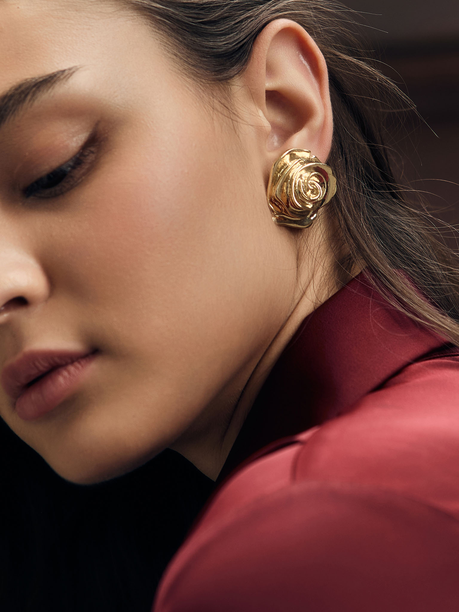 Rose-shaped stud earrings
