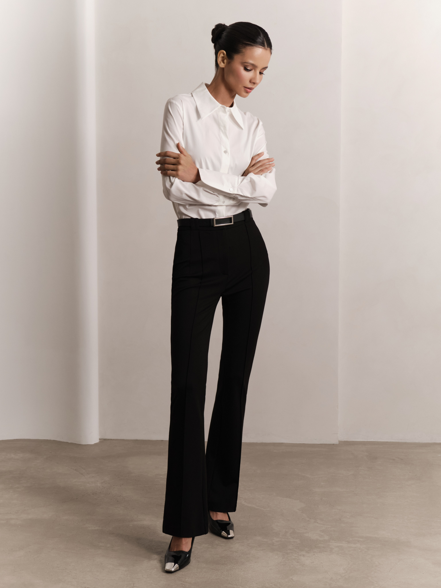 Straight trousers with crease