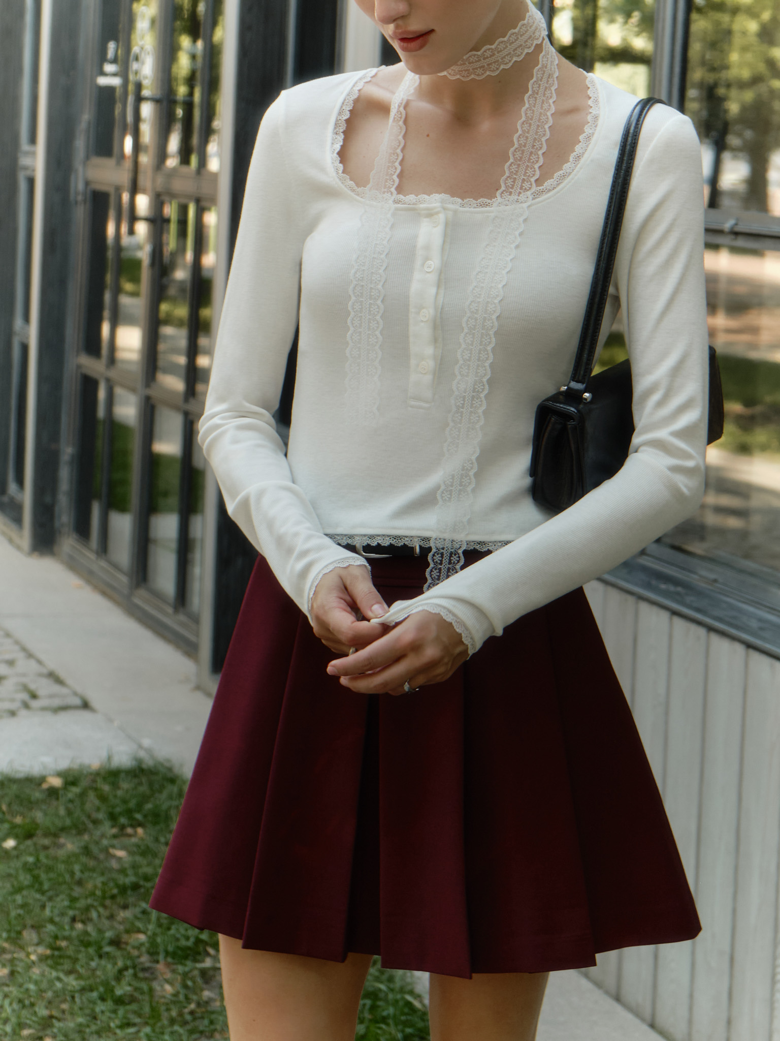 Jersey top with lace ribbon at the neck