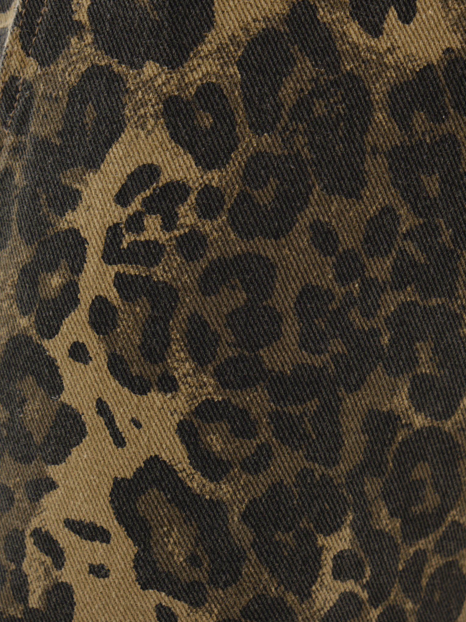 Straight jeans with leopard print