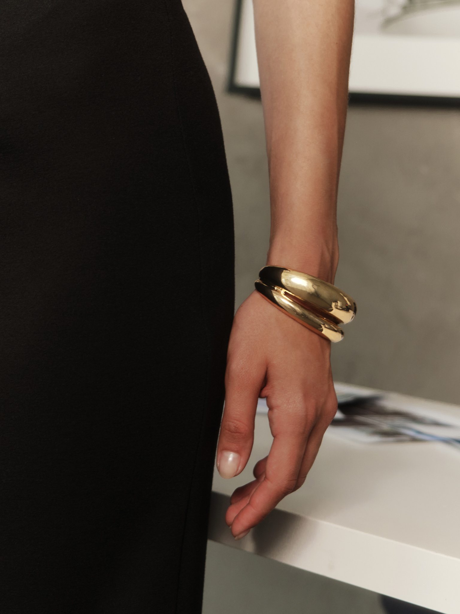 Round bracelet in glossy metal