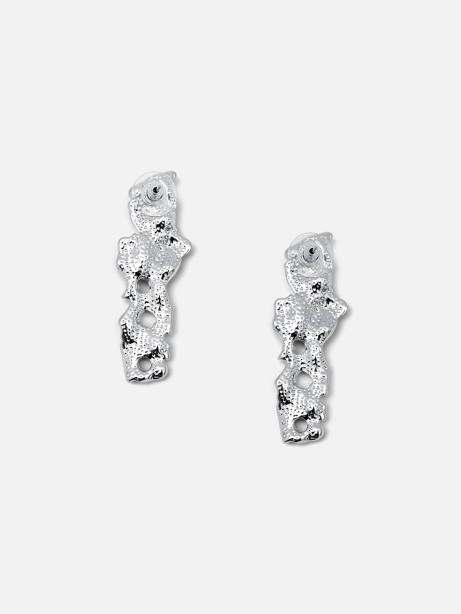 Длинные серьги-пусеты из мятого металла