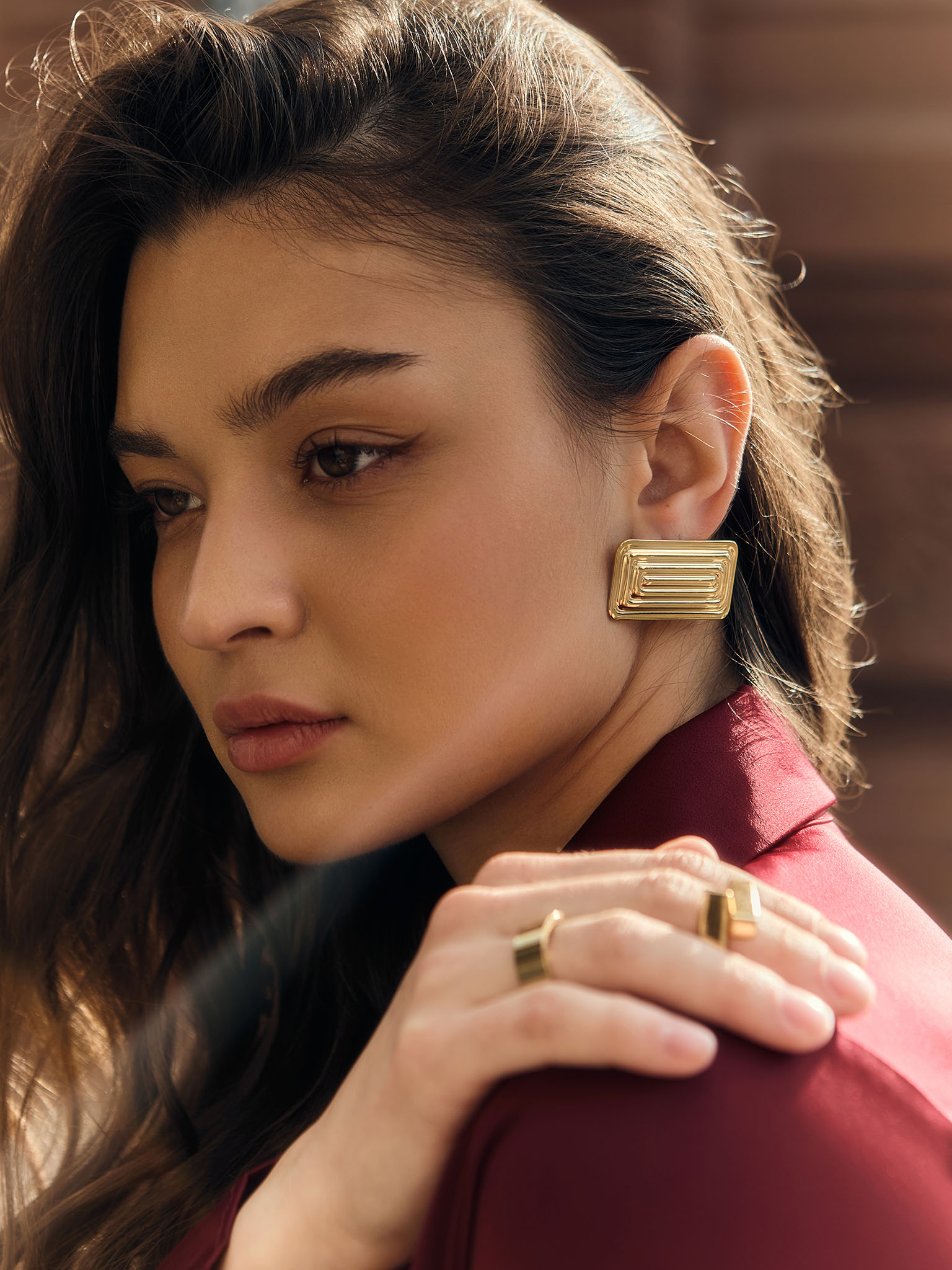 Прямоугольные серьги-пусеты из фактурного металла