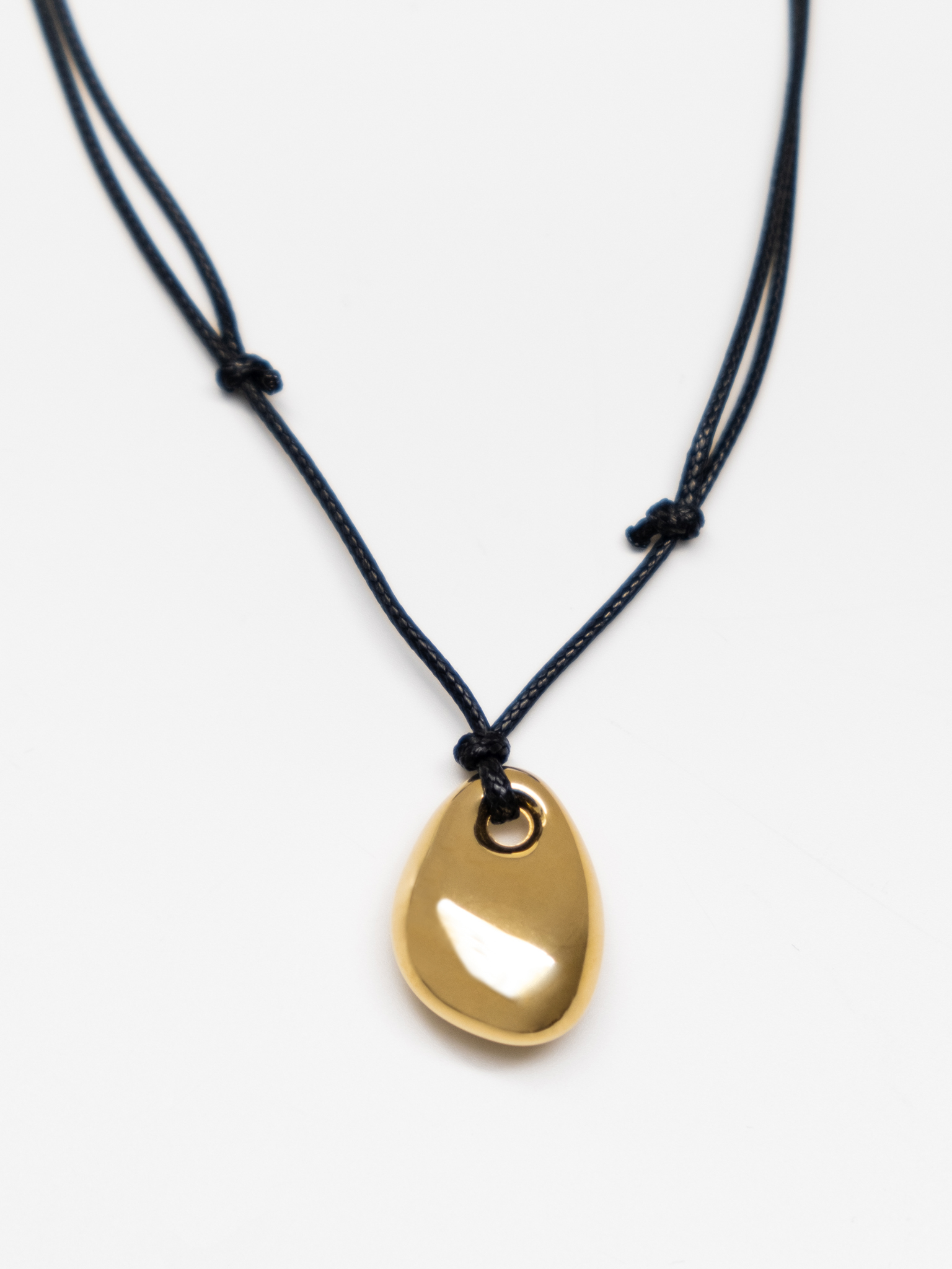 Lace necklace with drop pendant